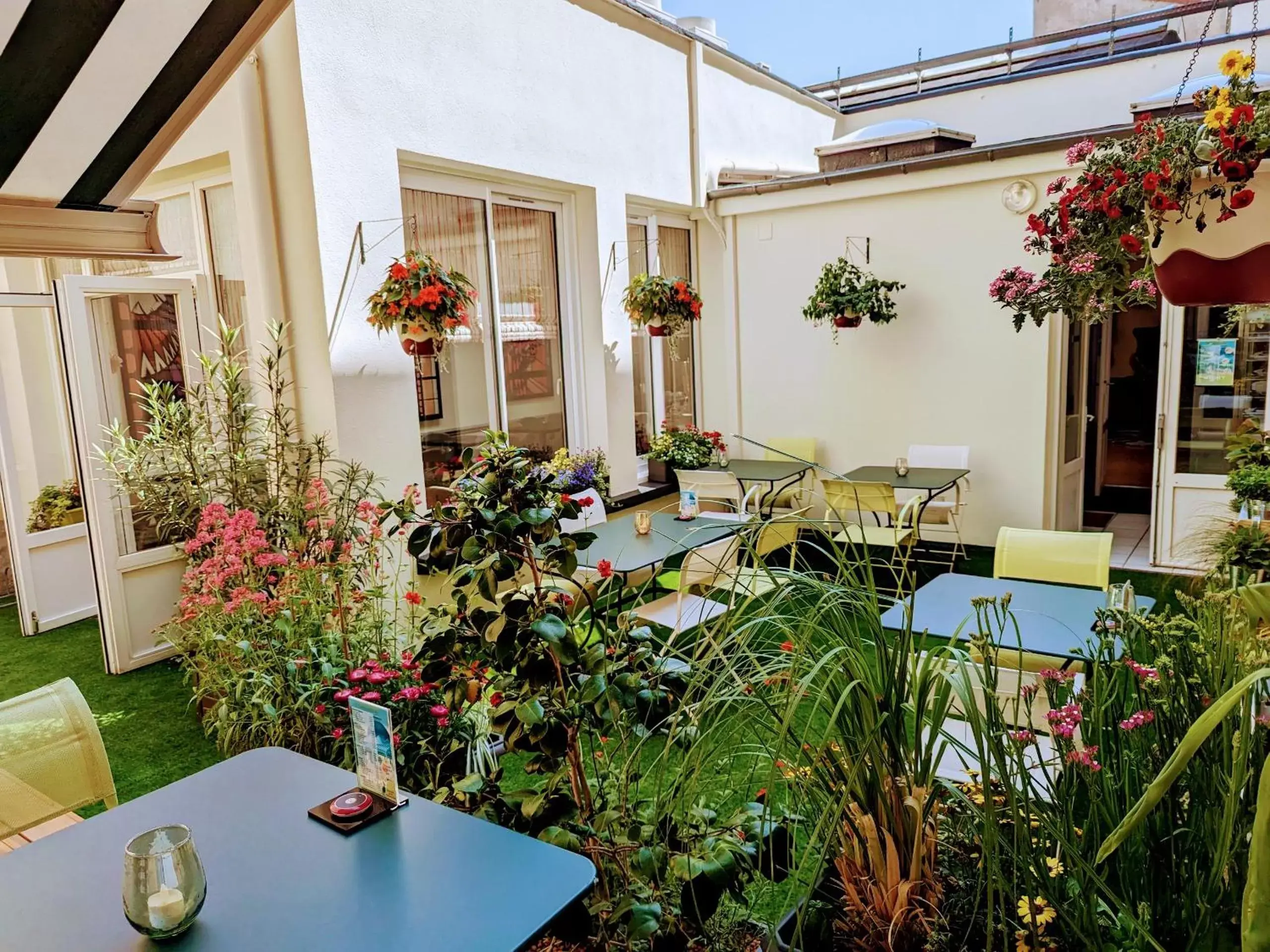 Garden in Arverna Cit'Hotel Vichy