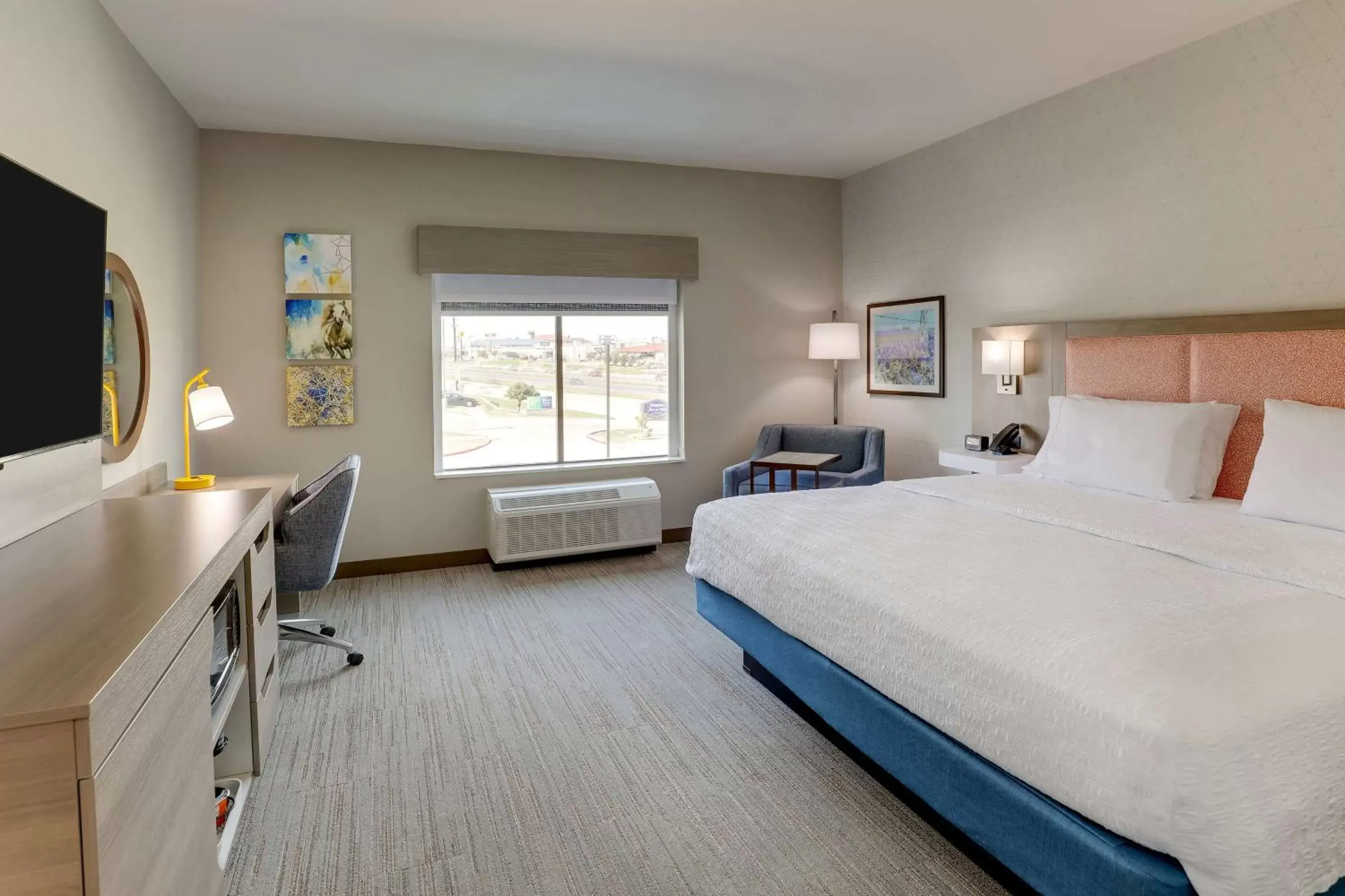 Bedroom in Hampton Inn & Suites Weatherford, Tx