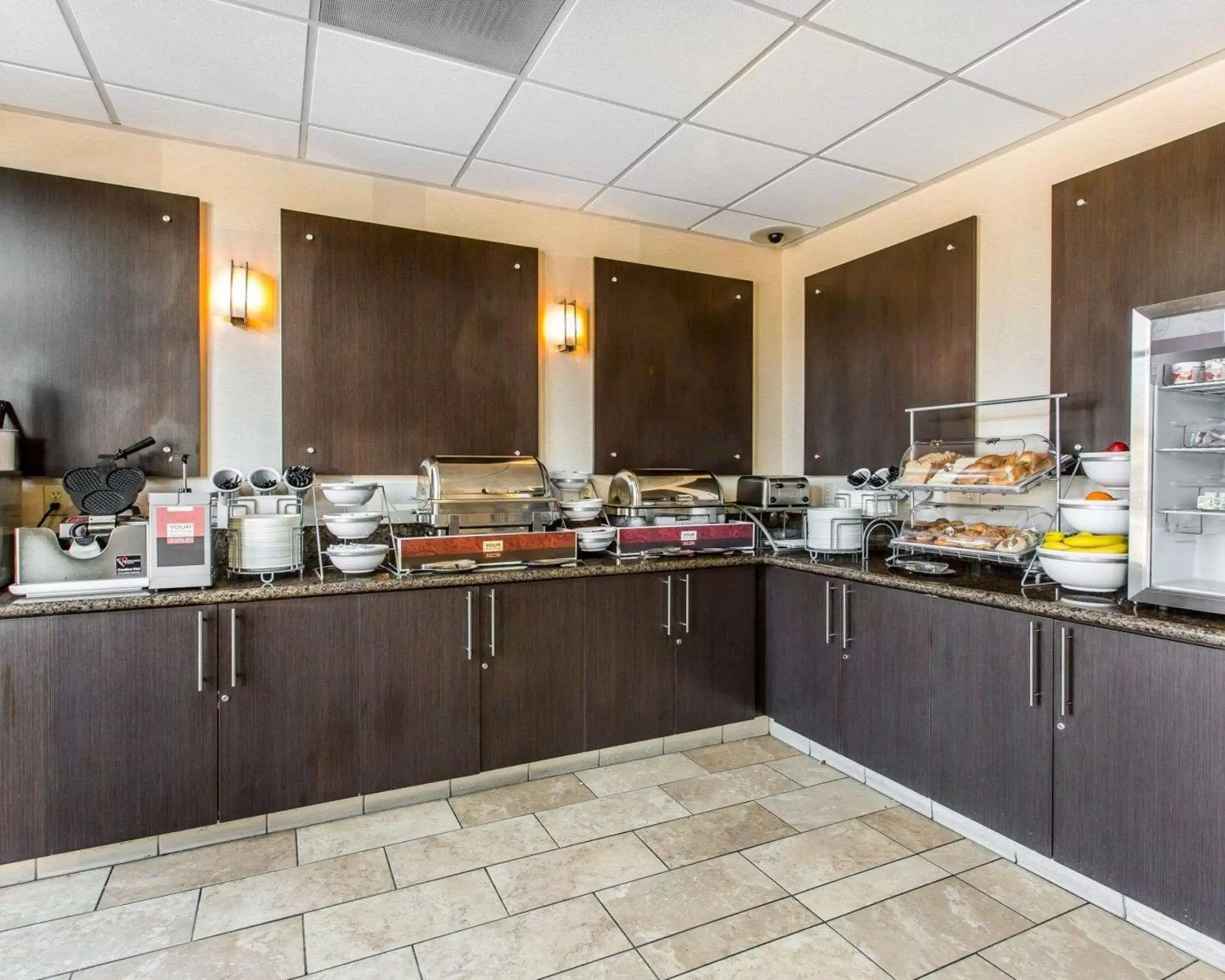 Breakfast, Restaurant/Places to Eat in Comfort Suites Near City of Industry - Los Angeles