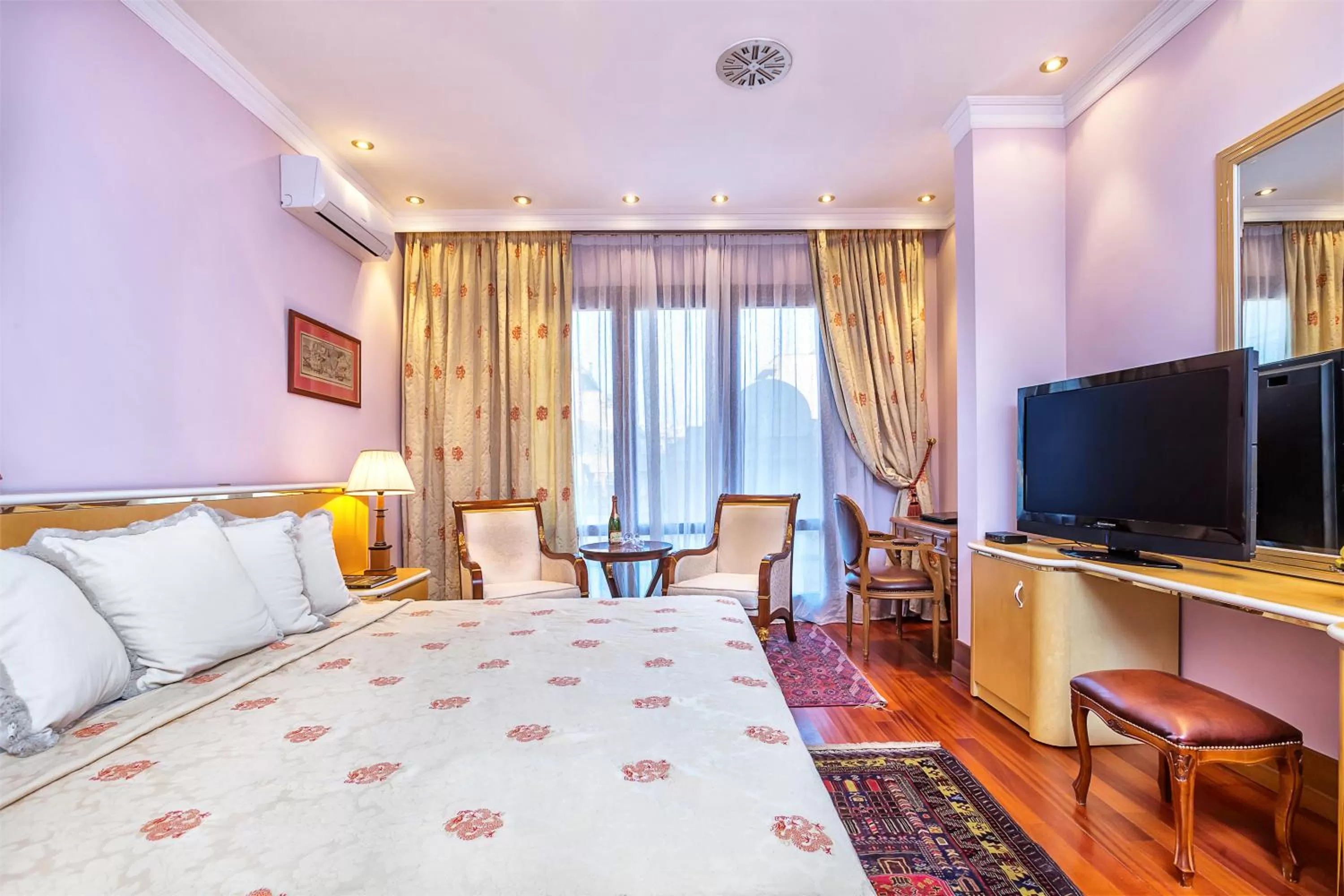 TV and multimedia, Bed in Minerva Premier Hotel