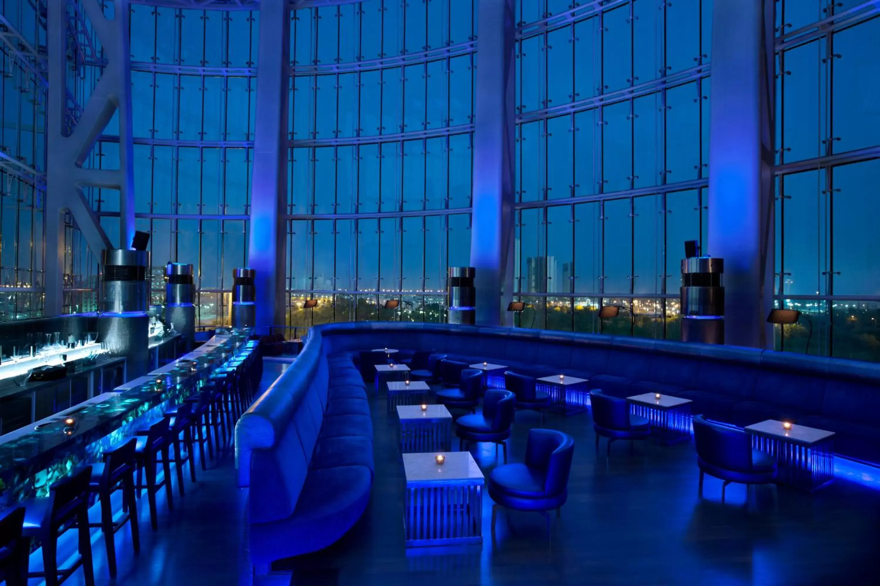 Restaurant/places to eat, Lounge/Bar in Millennium Al Rawdah Hotel