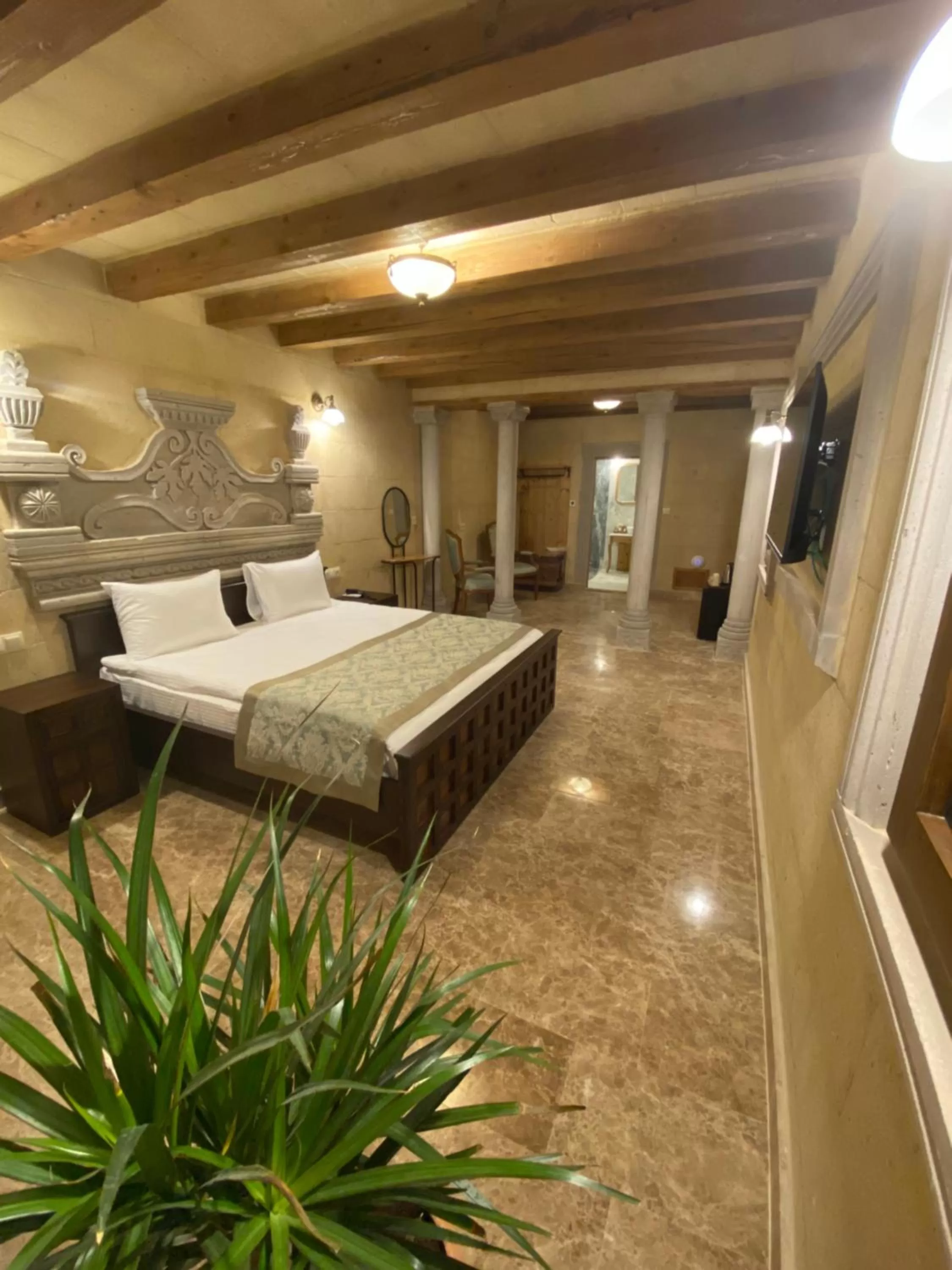 Photo of the whole room, Bed in Cratus Stone Palace