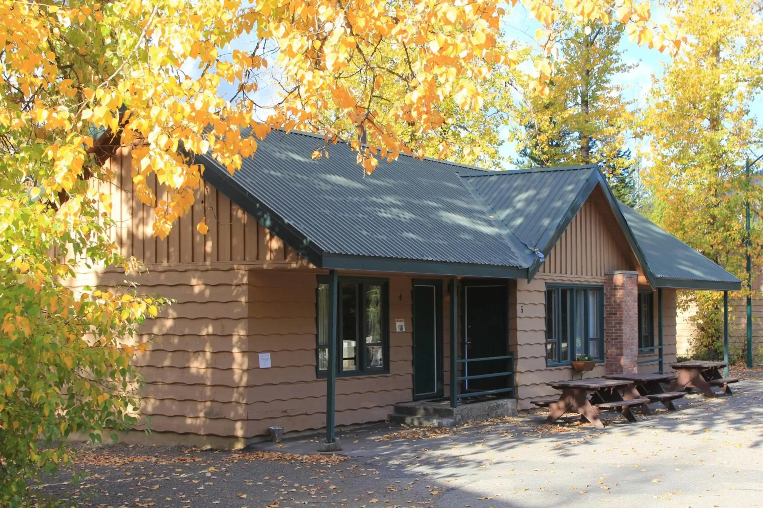 Facade/entrance, Property Building in Manning Park Resort