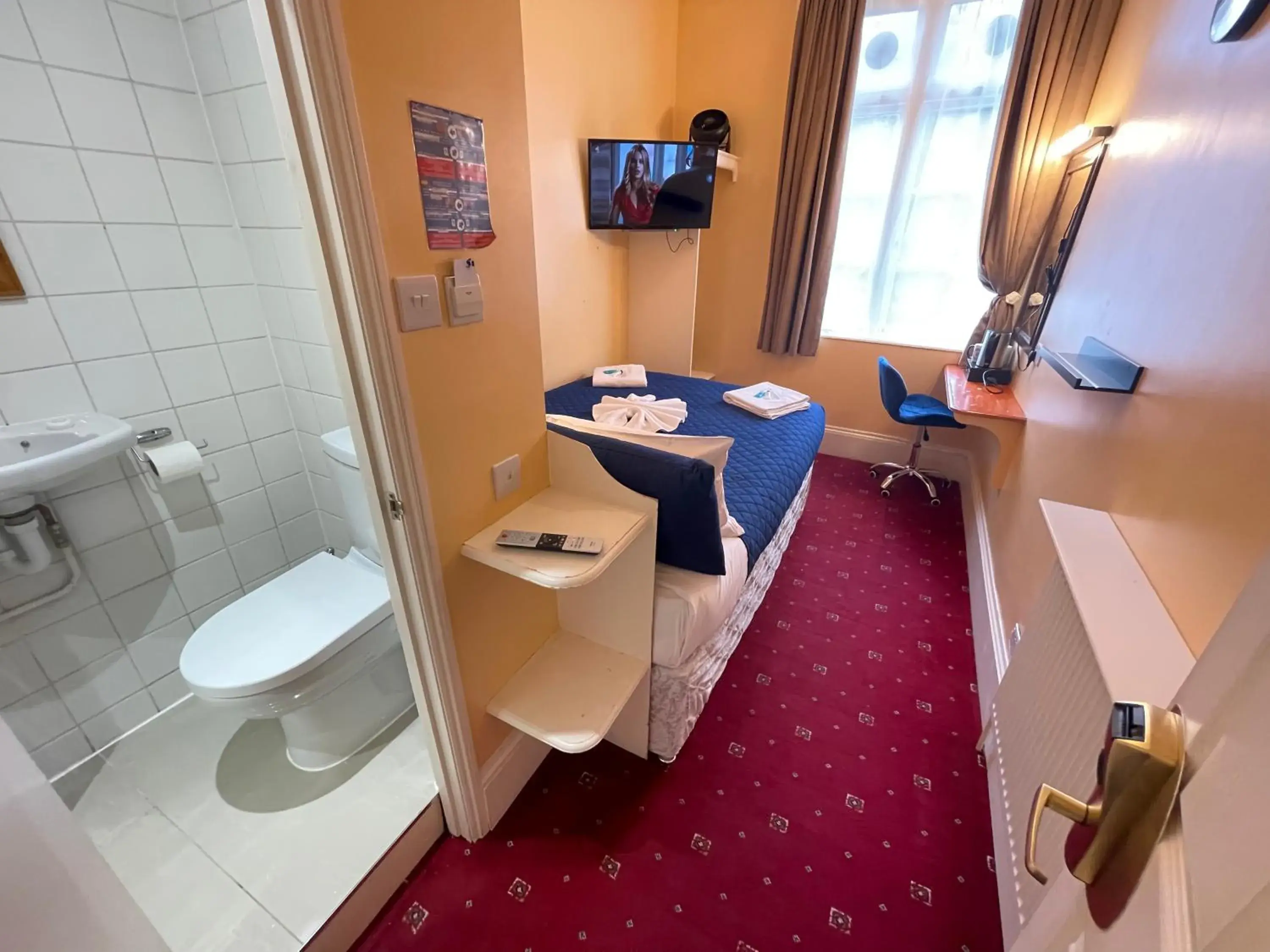 Bathroom in Jubilee Hotel