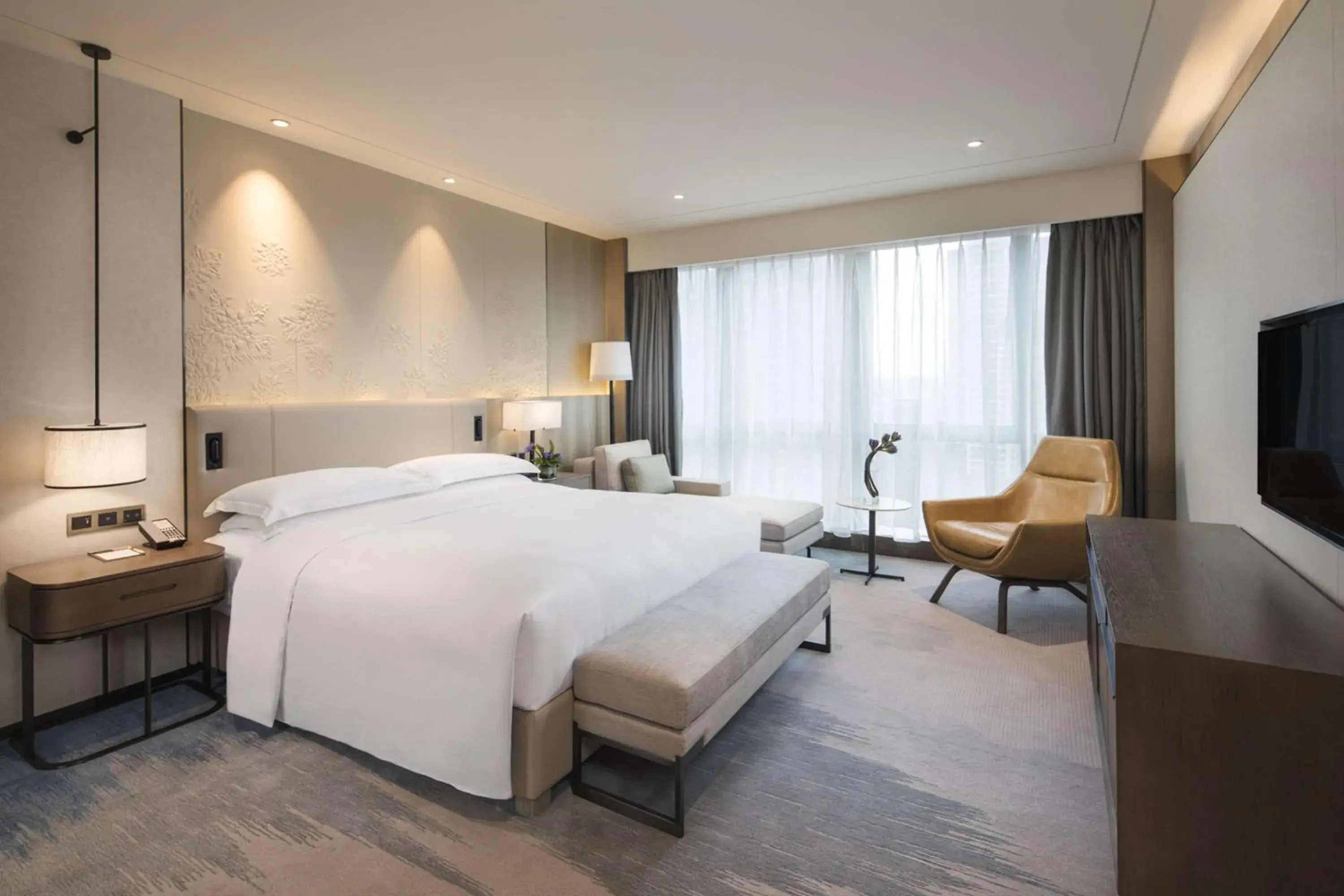 Bedroom in DoubleTree By Hilton Shenzhen Longhua