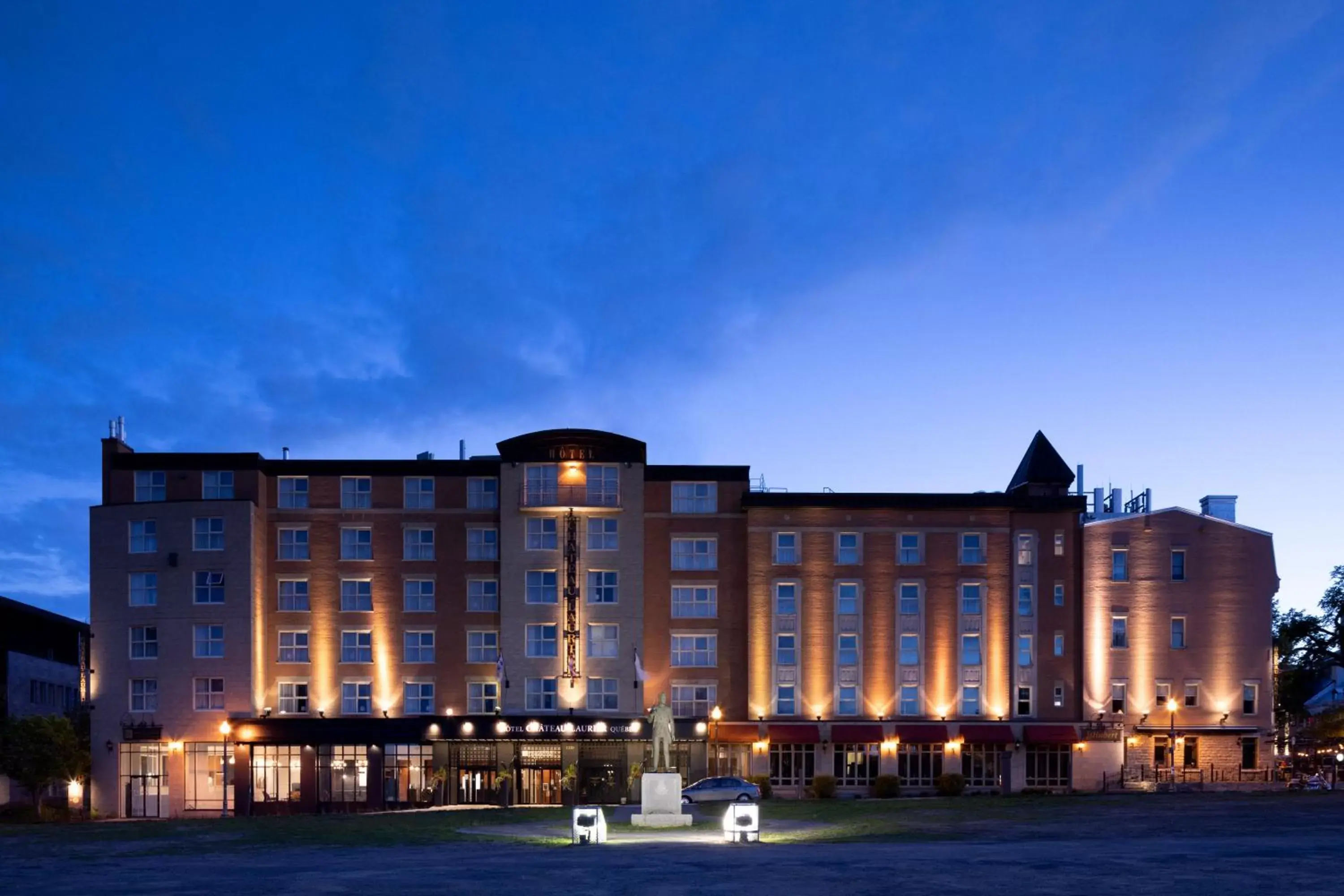 Facade/entrance, Property Building in Hotel Chateau Laurier Québec