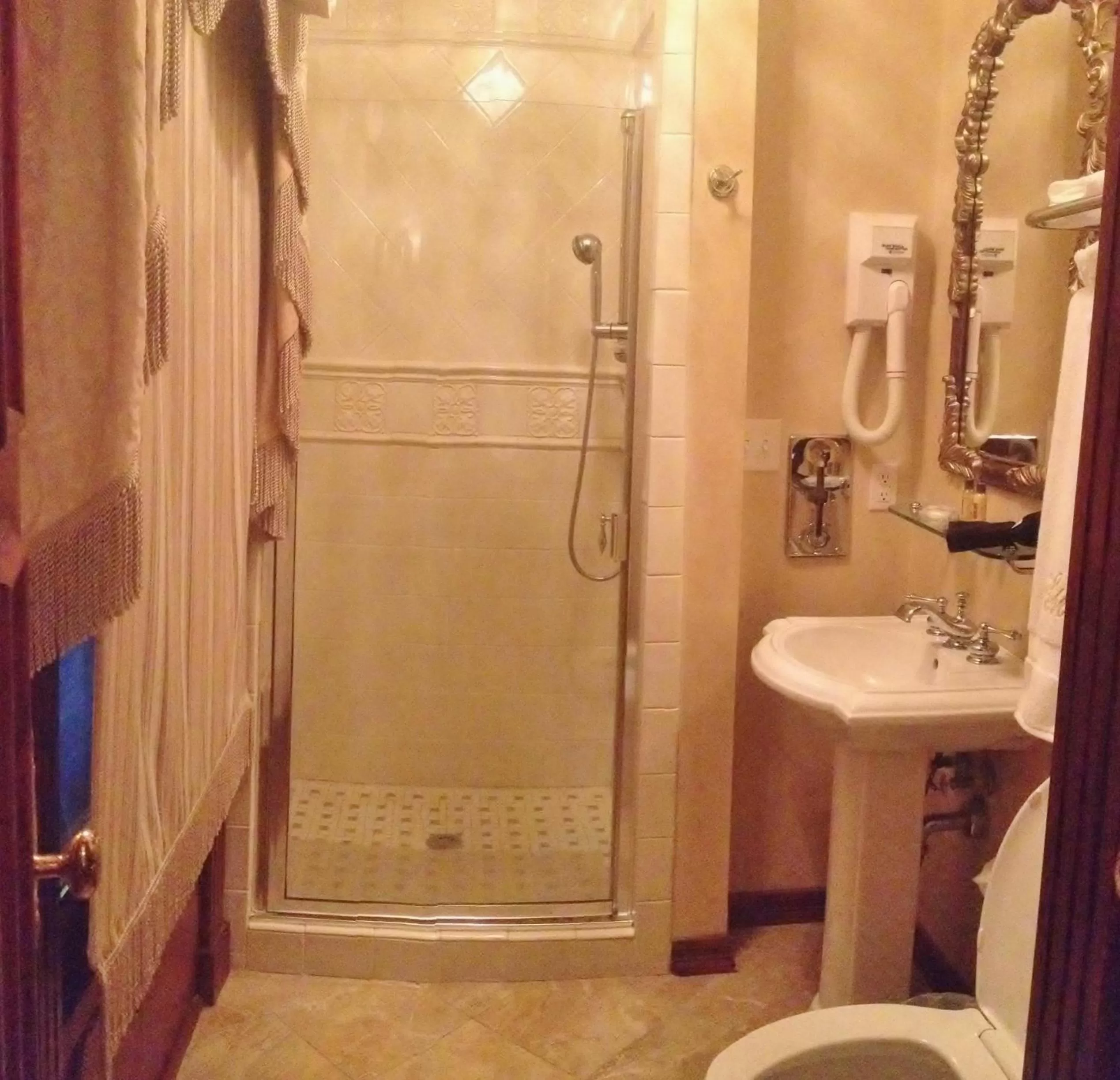 Bedroom, Bathroom in The Hotel Magnolia