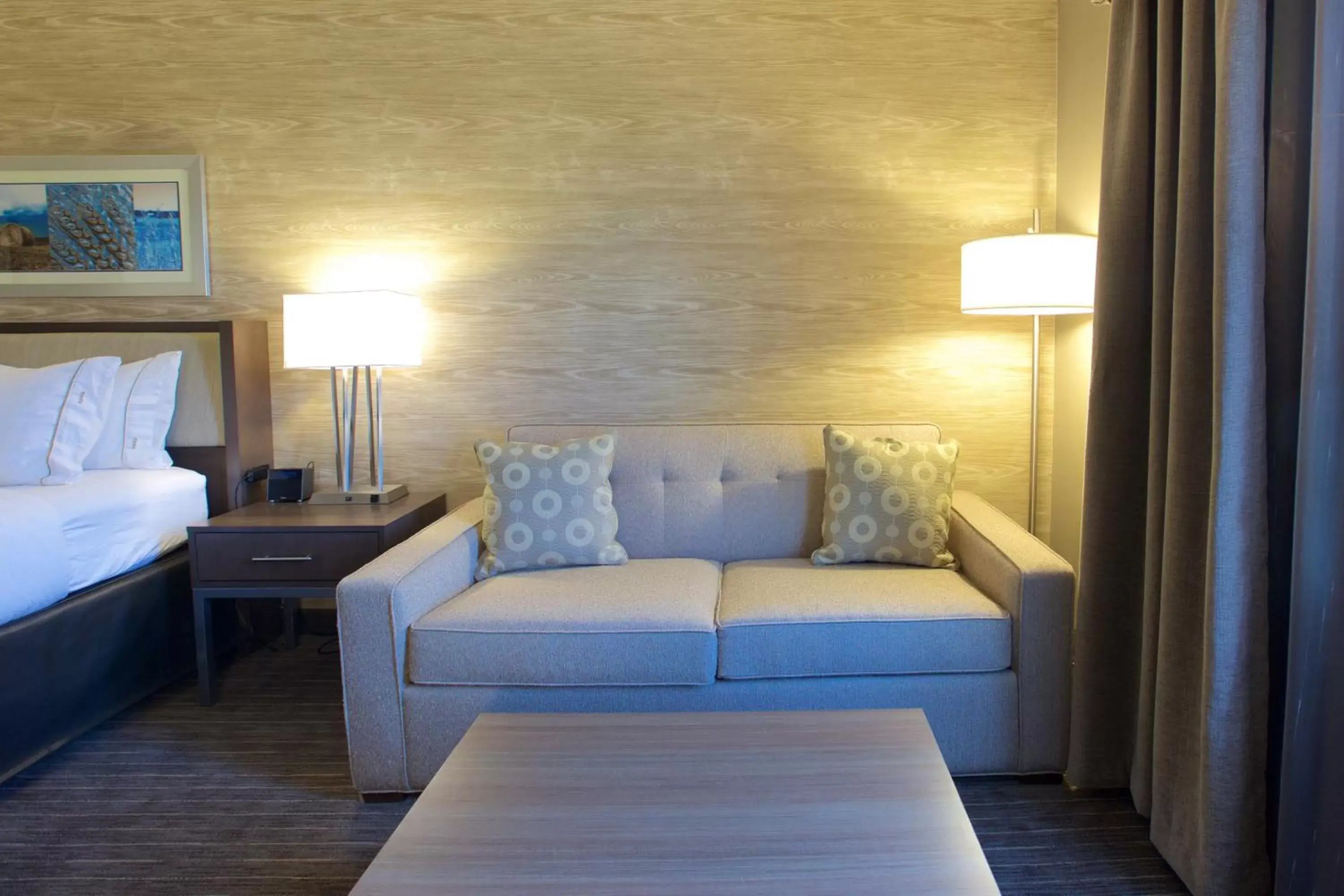 Photo of the whole room, Seating Area in Holiday Inn Express Fargo SW I94 Medical Center, an IHG Hotel