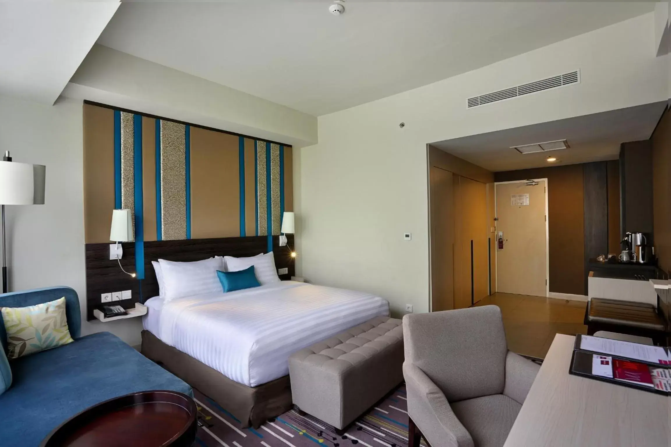 Bedroom, Bed in Mercure Serpong Alam Sutera