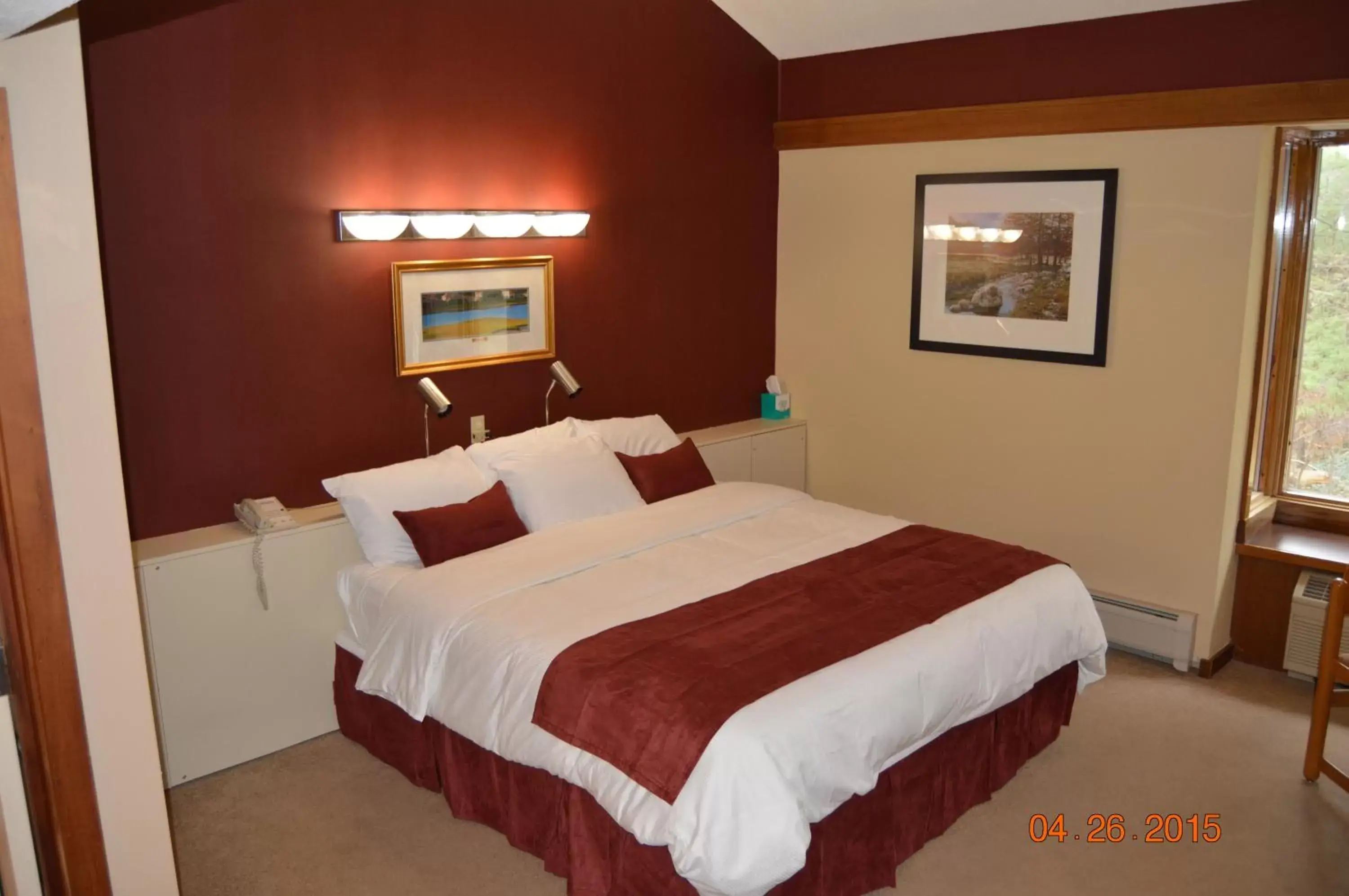 Photo of the whole room, Bed in The Inn at Crumpin-Fox