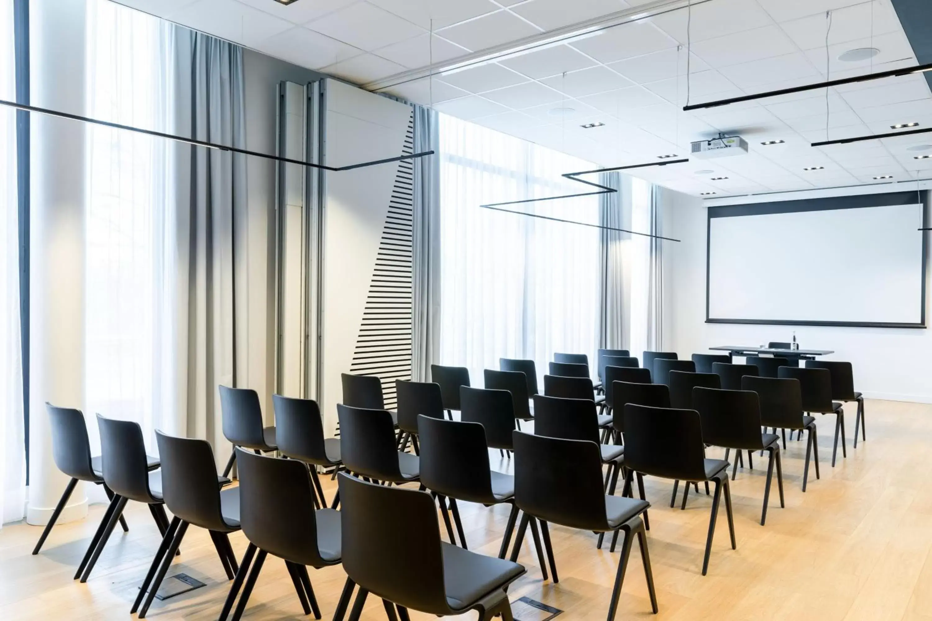 Meeting/conference room, Business Area/Conference Room in Courtyard by Marriott Paris Creteil