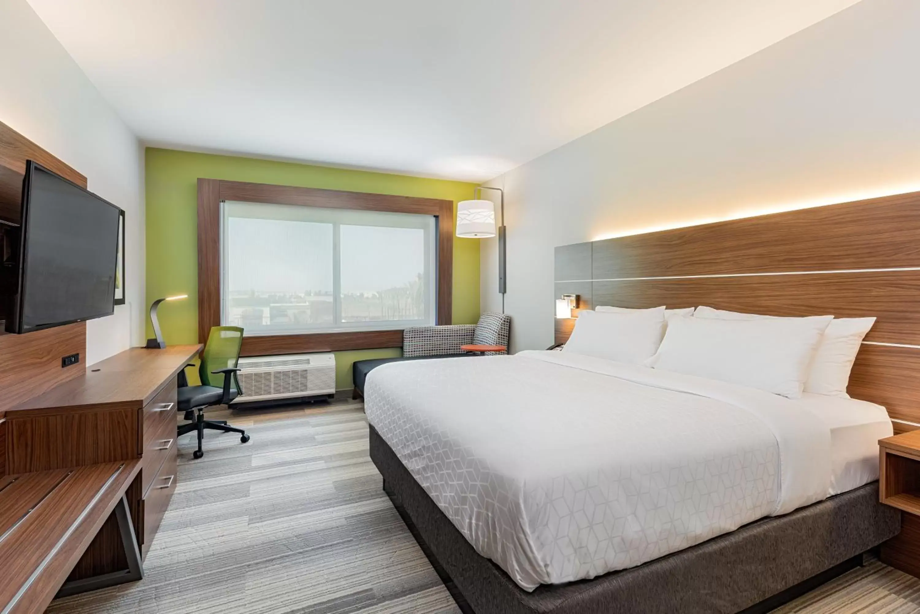 Bed in Holiday Inn Express & Suites - Moreno Valley - Riverside, an IHG Hotel