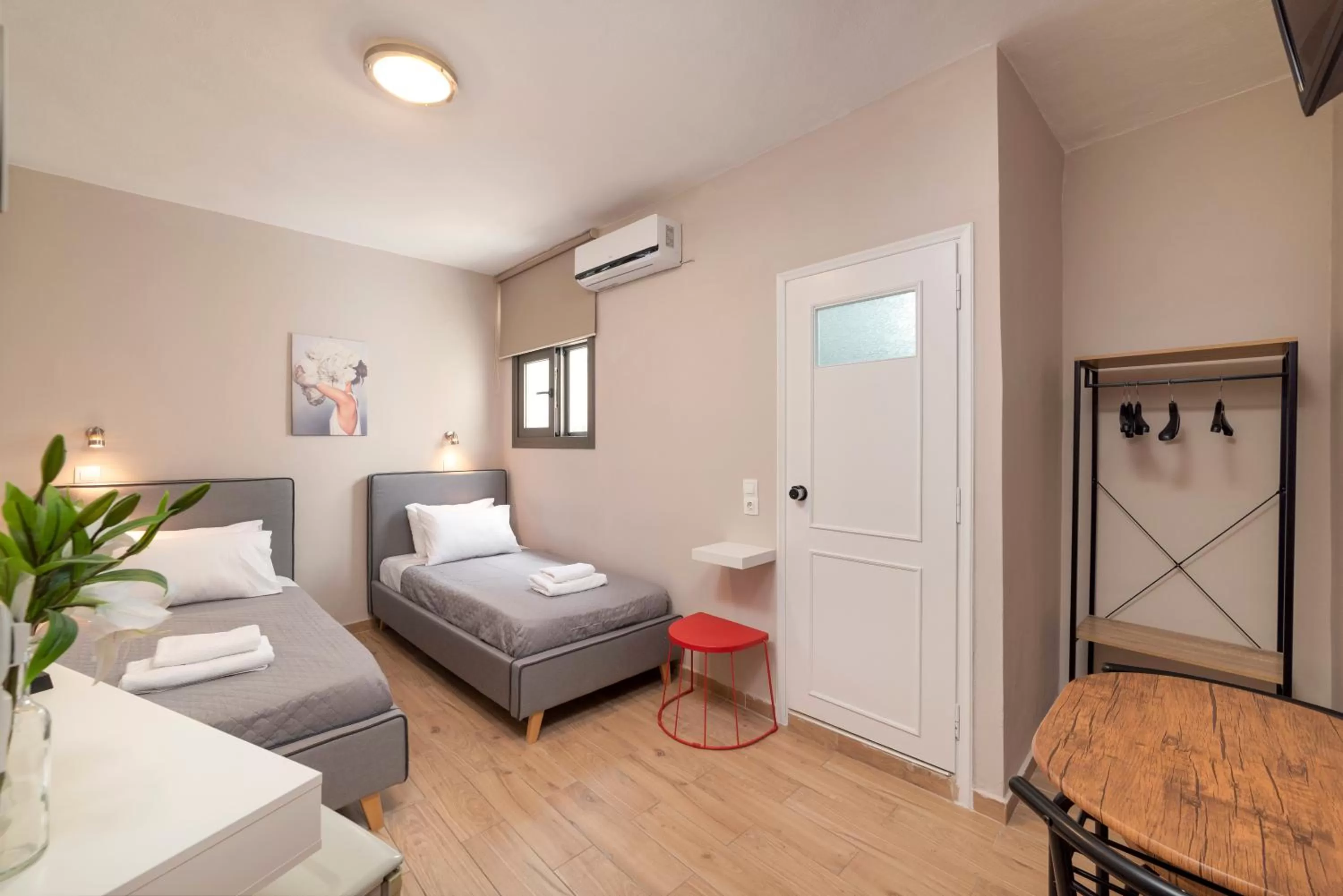 Photo of the whole room, Bed in Faros Rooms