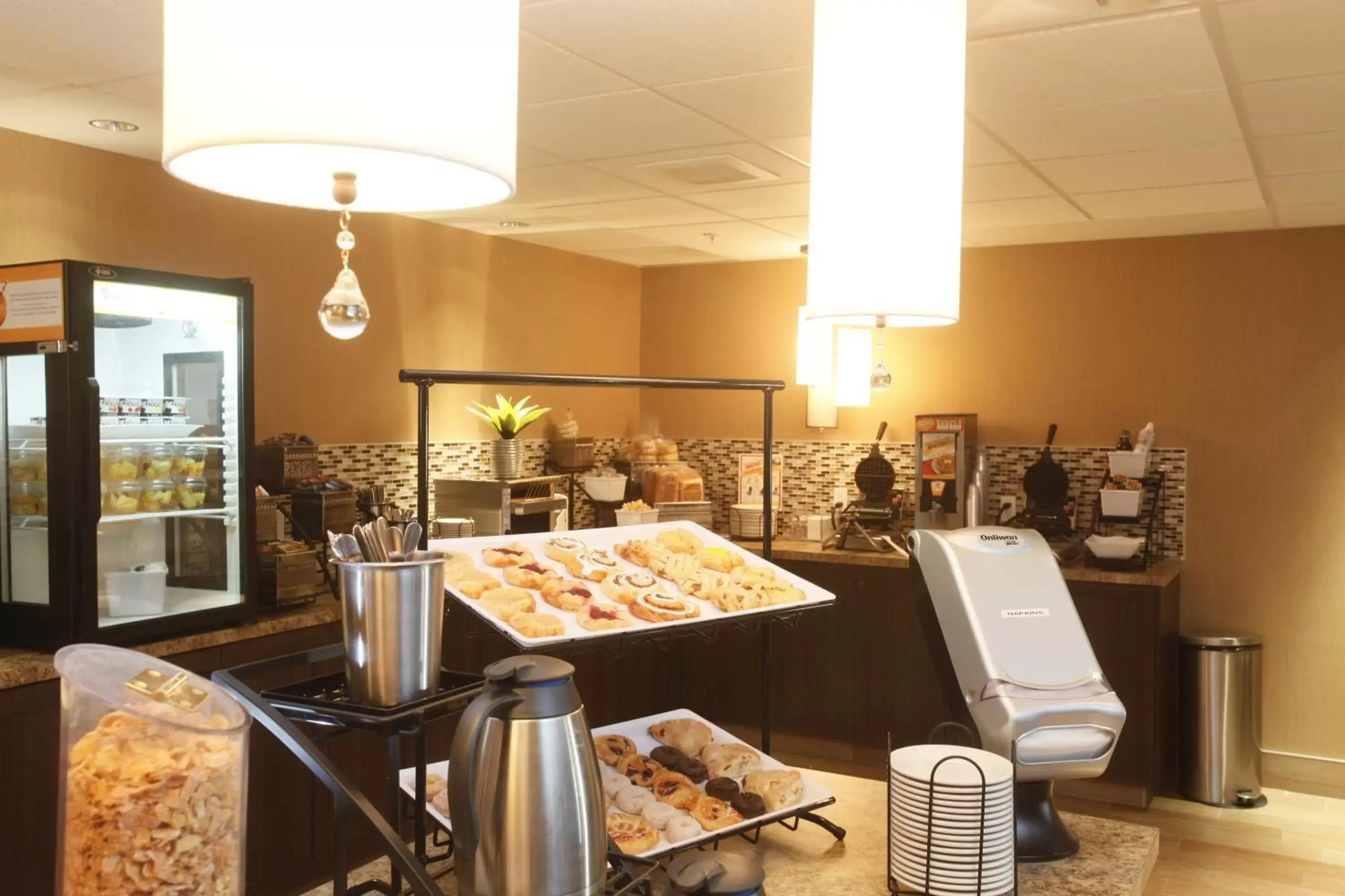 Food in Pomeroy Inn & Suites at Olds College