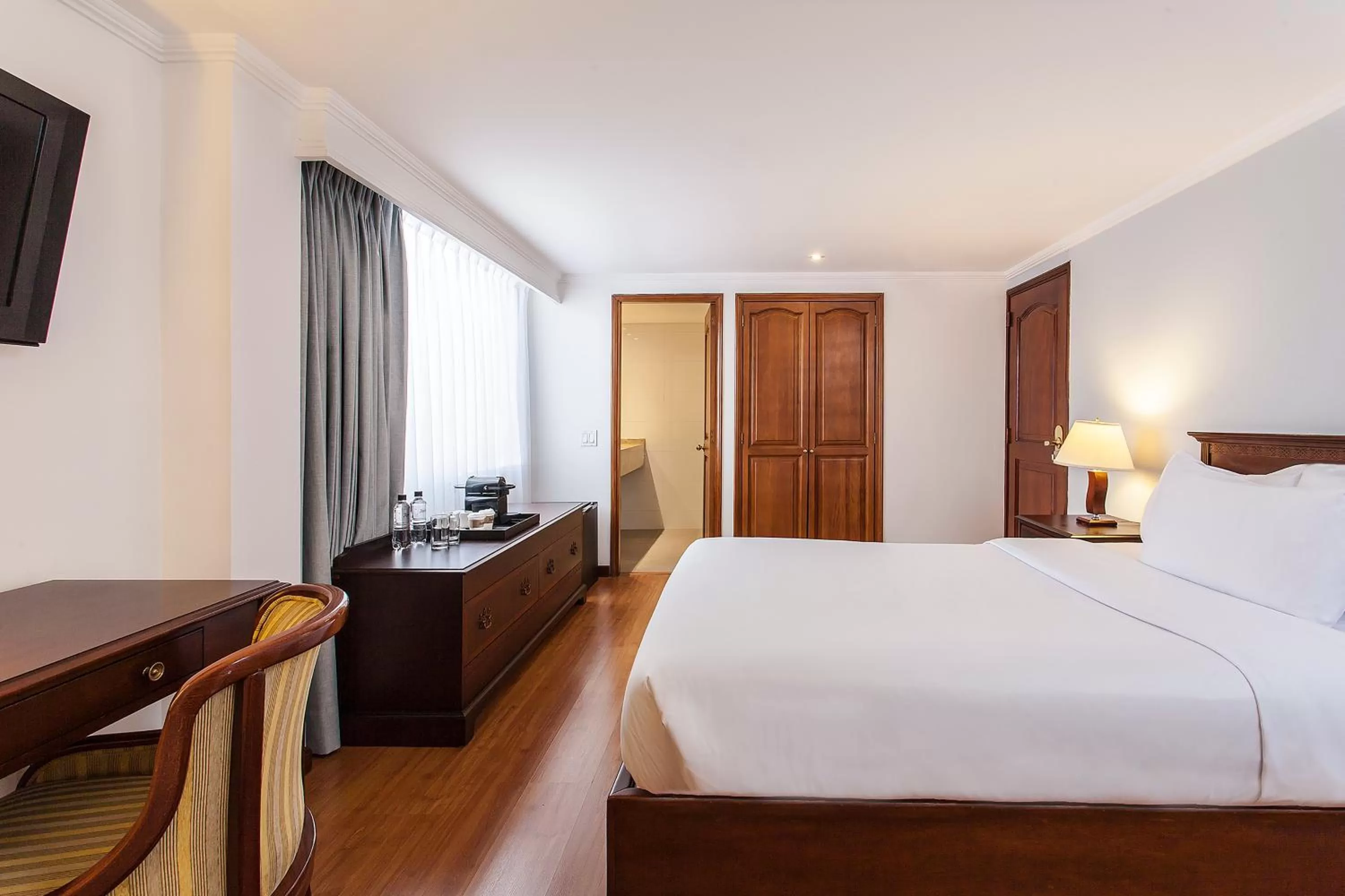 Bed in Radisson Bogota Metrotel