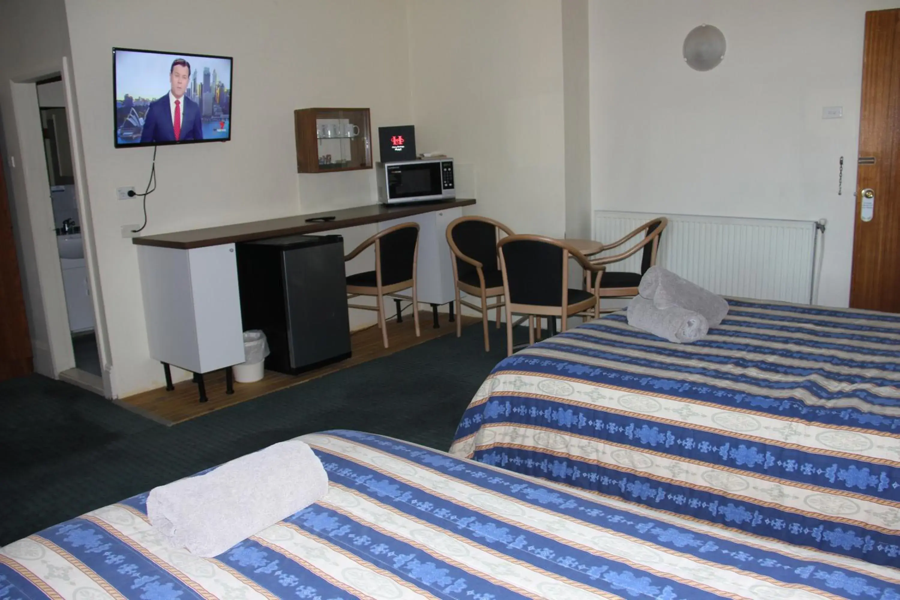 TV and multimedia, Room Photo in Alpine Heritage Motel