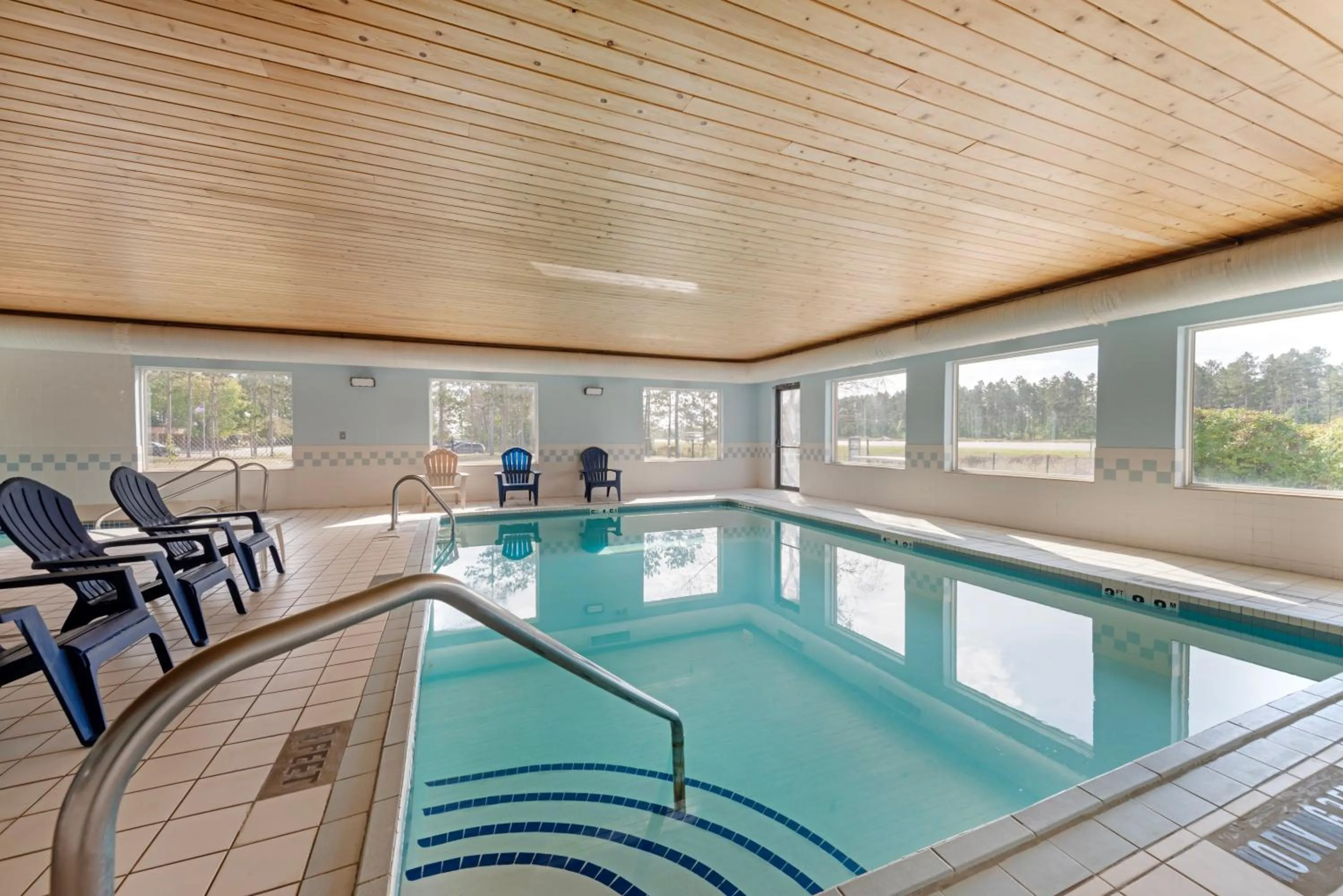 Swimming pool in Quality Inn Bemidji