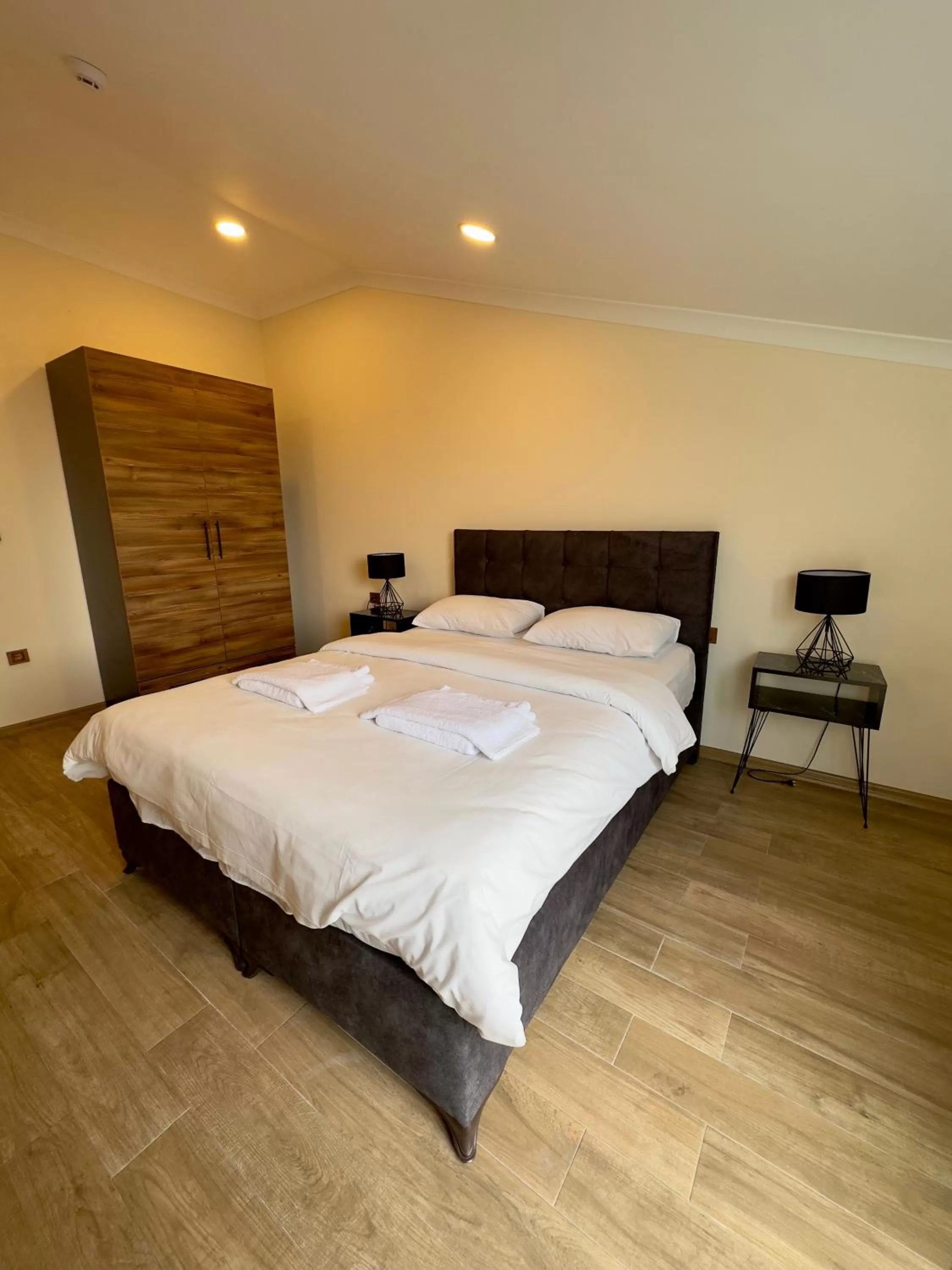 Bedroom in White House Apart