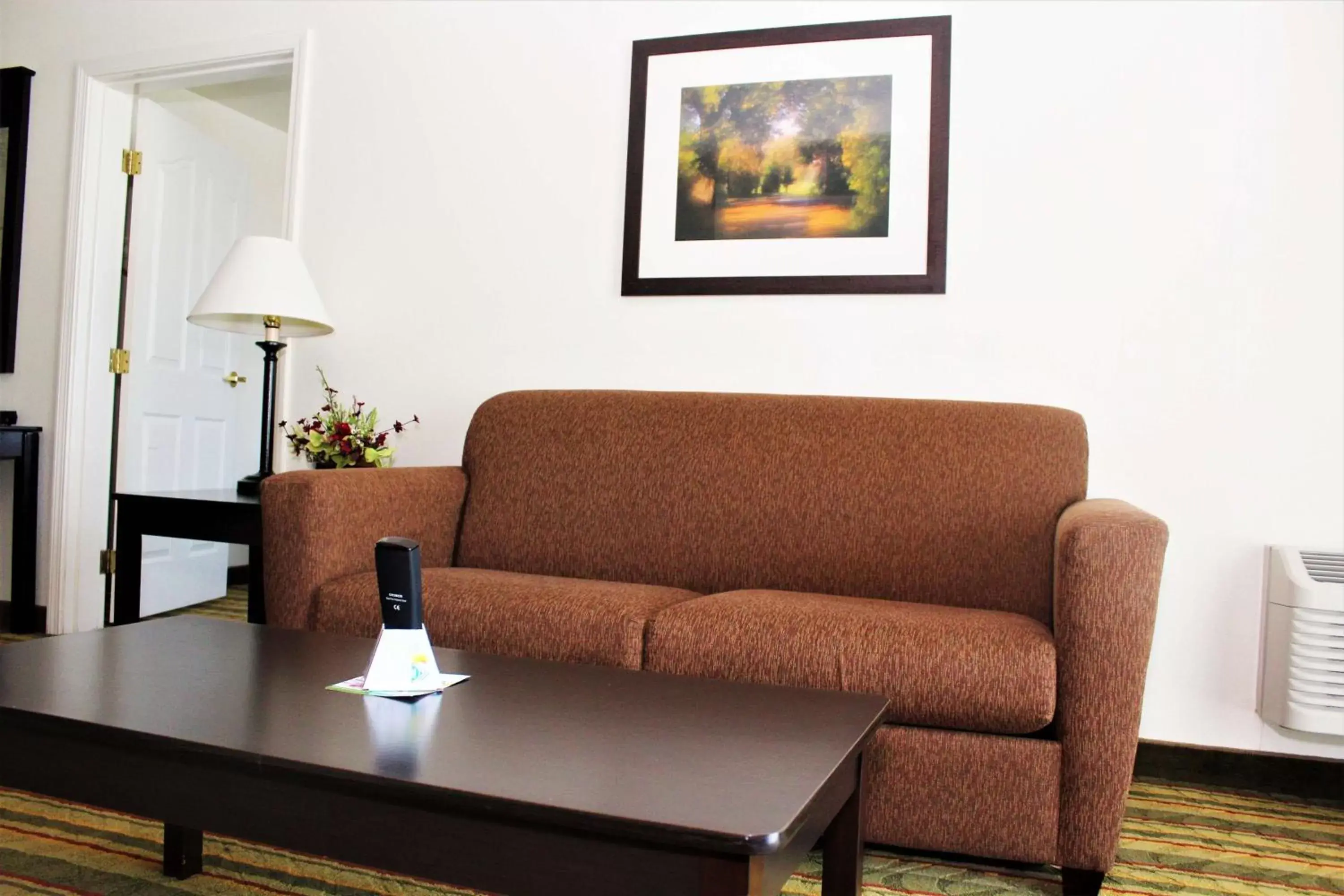 Photo of the whole room, Seating Area in Best Western Visalia Hotel