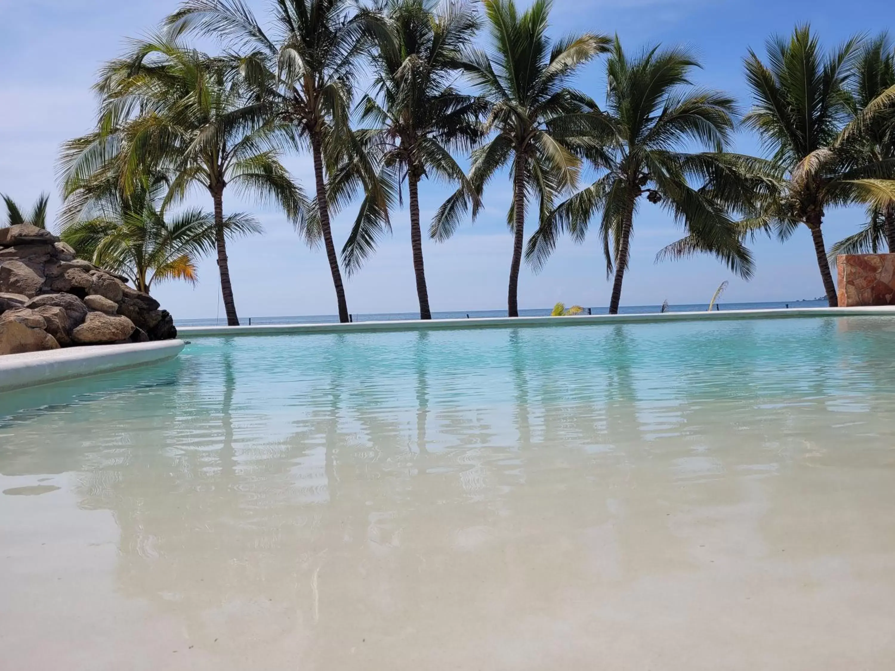 Swimming Pool in Hotel Bahía Paraíso