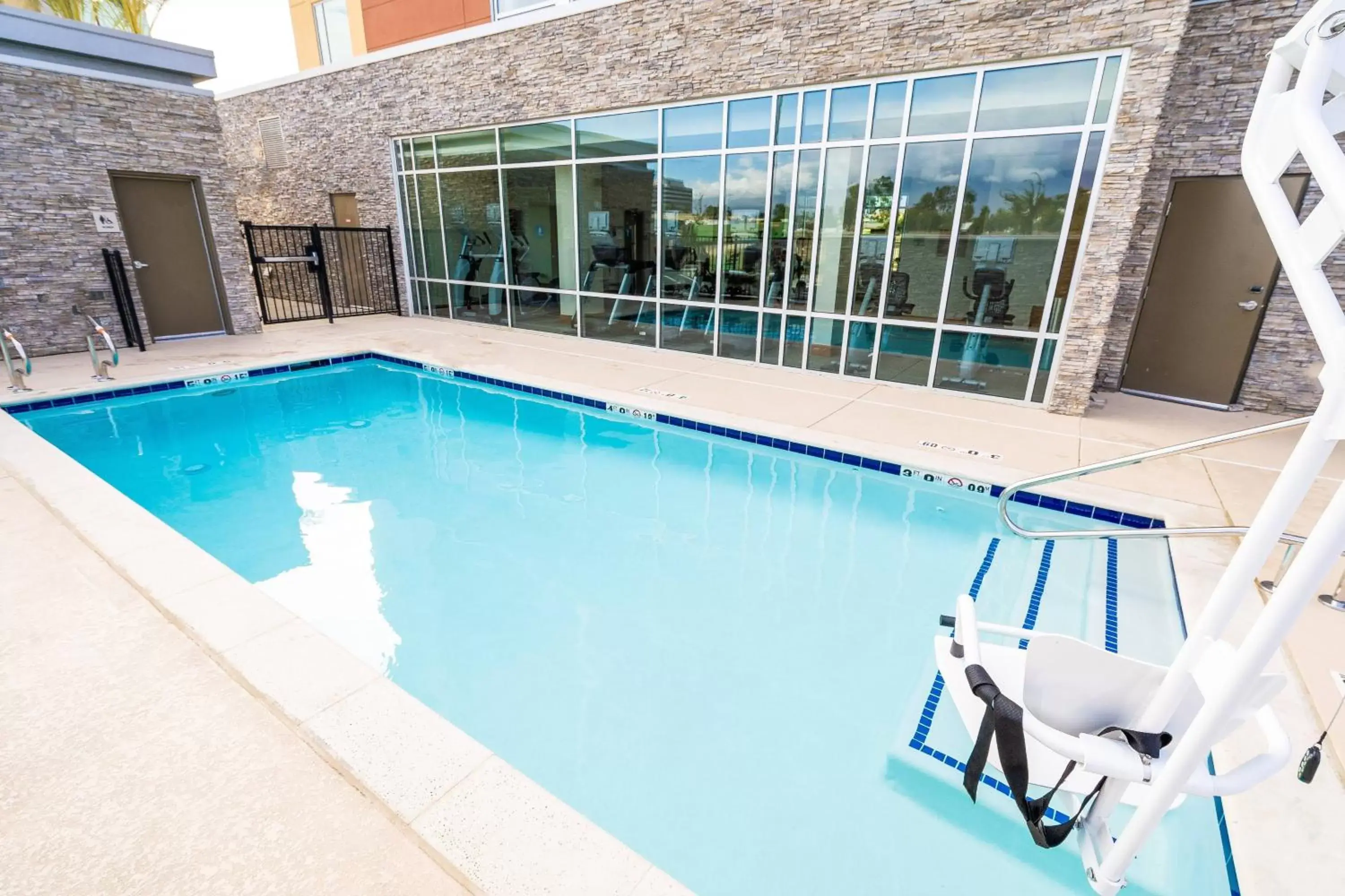 Swimming Pool in SpringHill Suites by Marriott Ontario Airport/Rancho Cucamonga