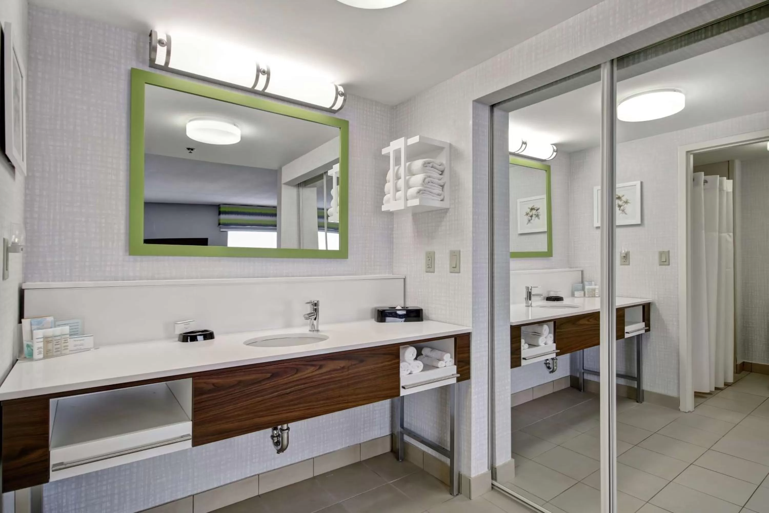 Bathroom in Hampton Inn & Suites Guelph