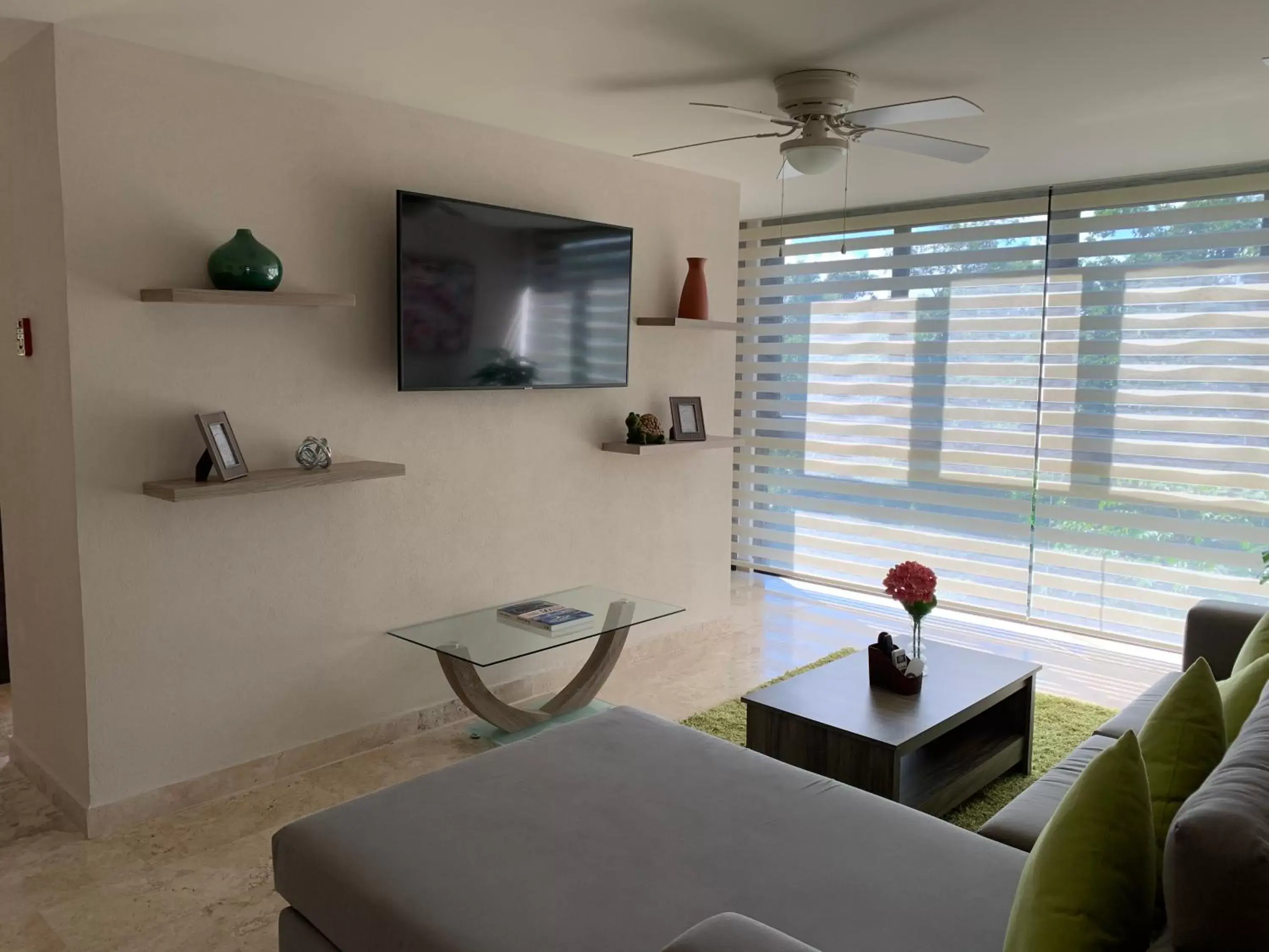 Living room, TV/Entertainment Center in Xaha Villas Suites & Golf Resort