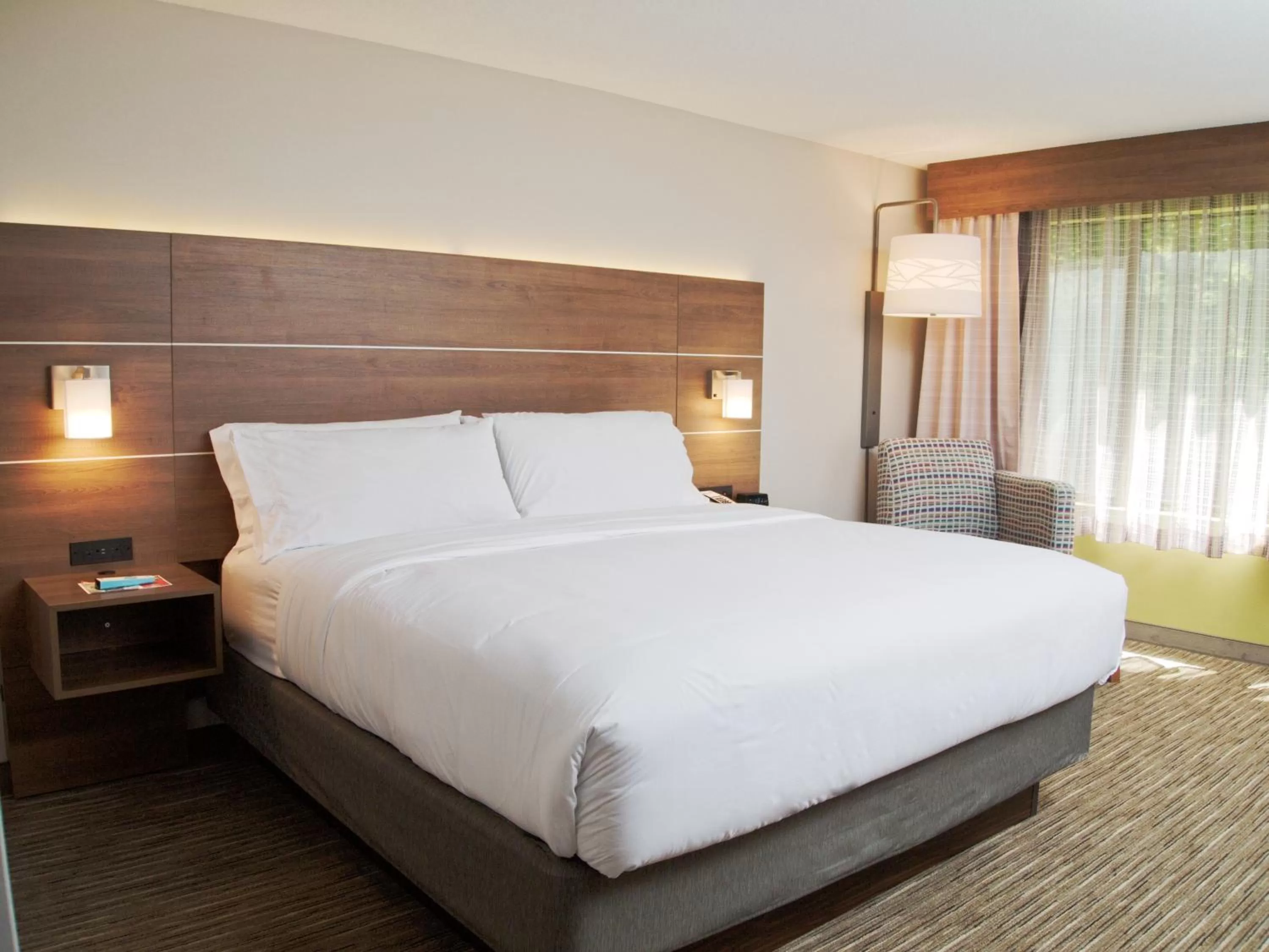 Bed in Holiday Inn Express South Burlington by IHG