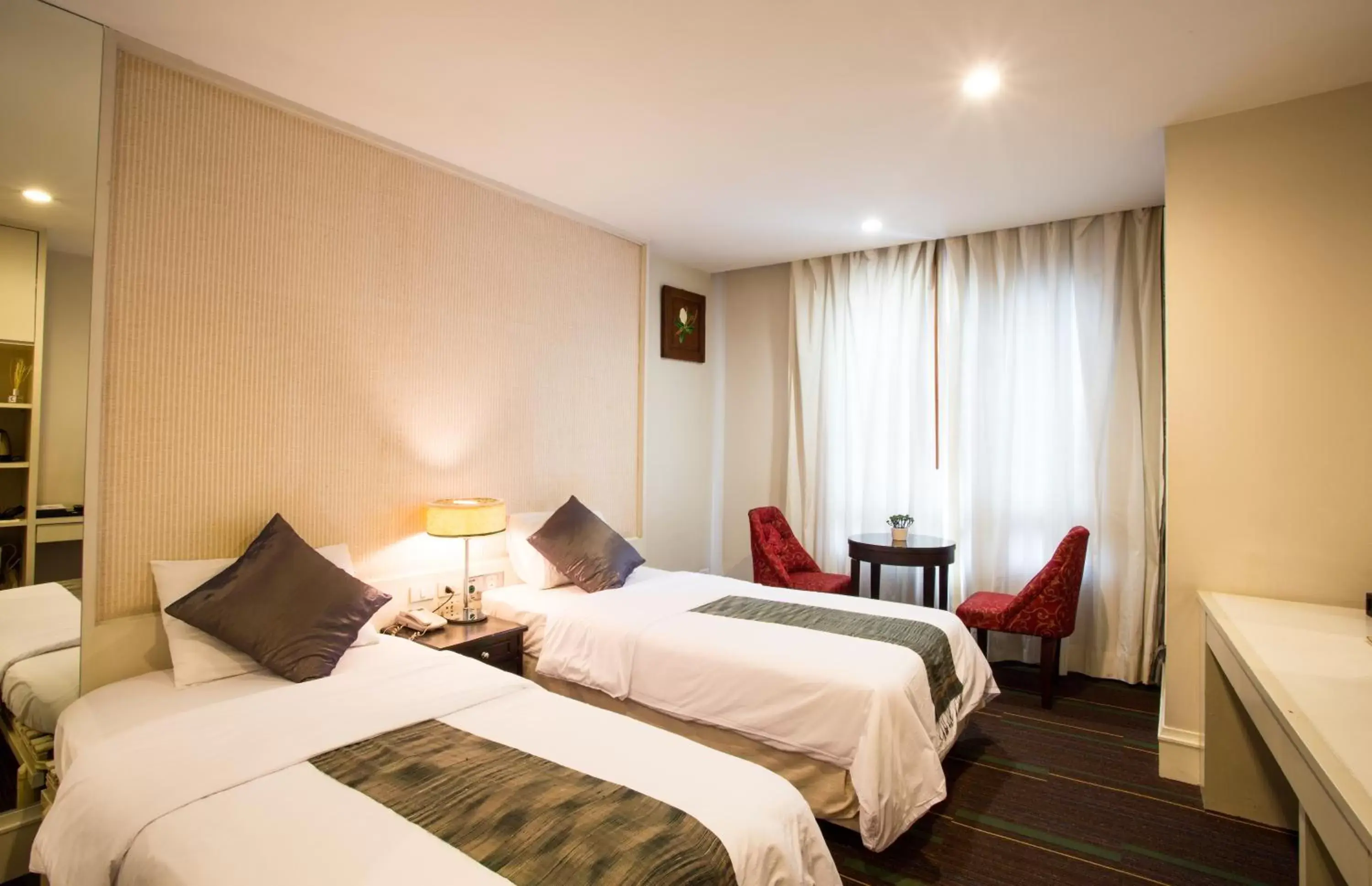 Photo of the whole room, Bed in Aphrodite Inn Bangkok Photo of the whole room, Bed in Aphrodite Inn Bangkok