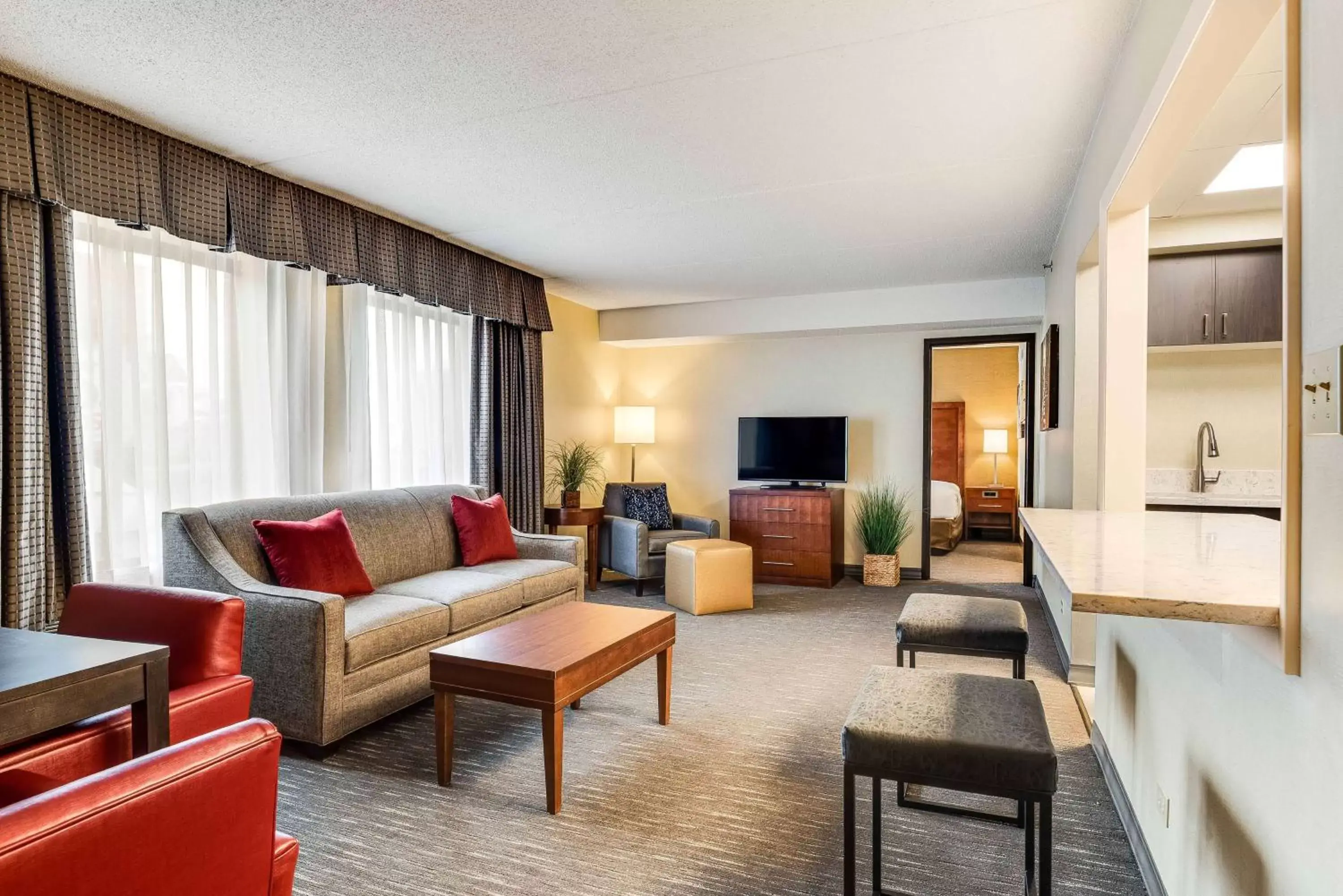 Living room, Seating Area in Best Western Chicago - Downers Grove