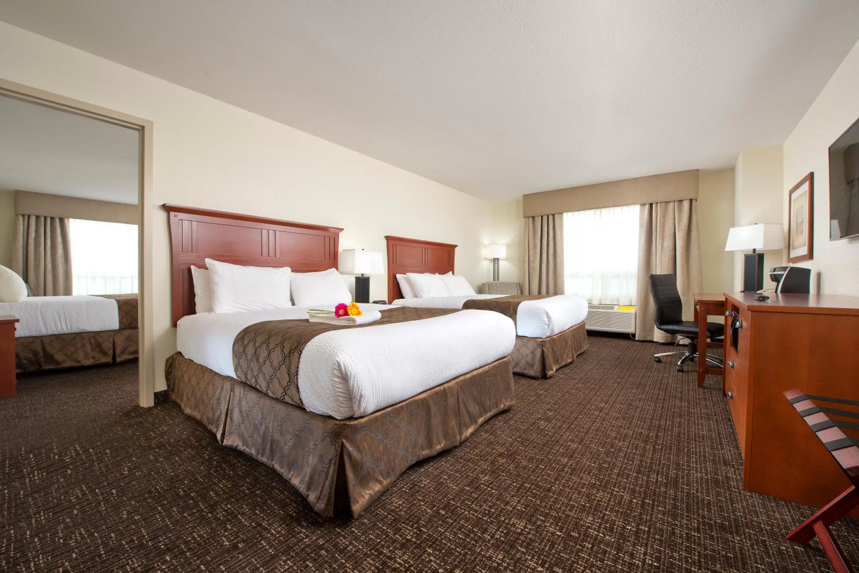 Bedroom, Bed in Gold Eagle Lodge