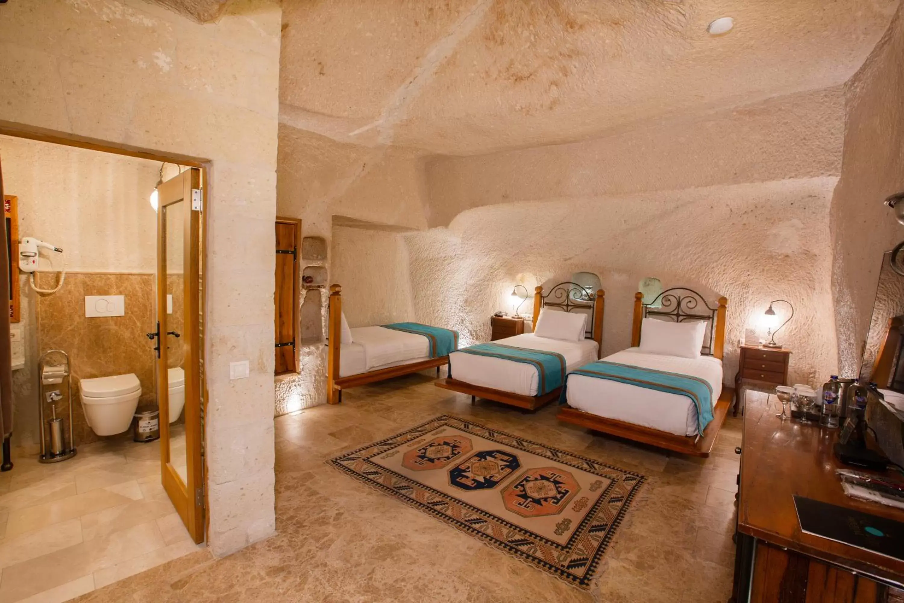 Bed in Imperial Cave Suites & Spa