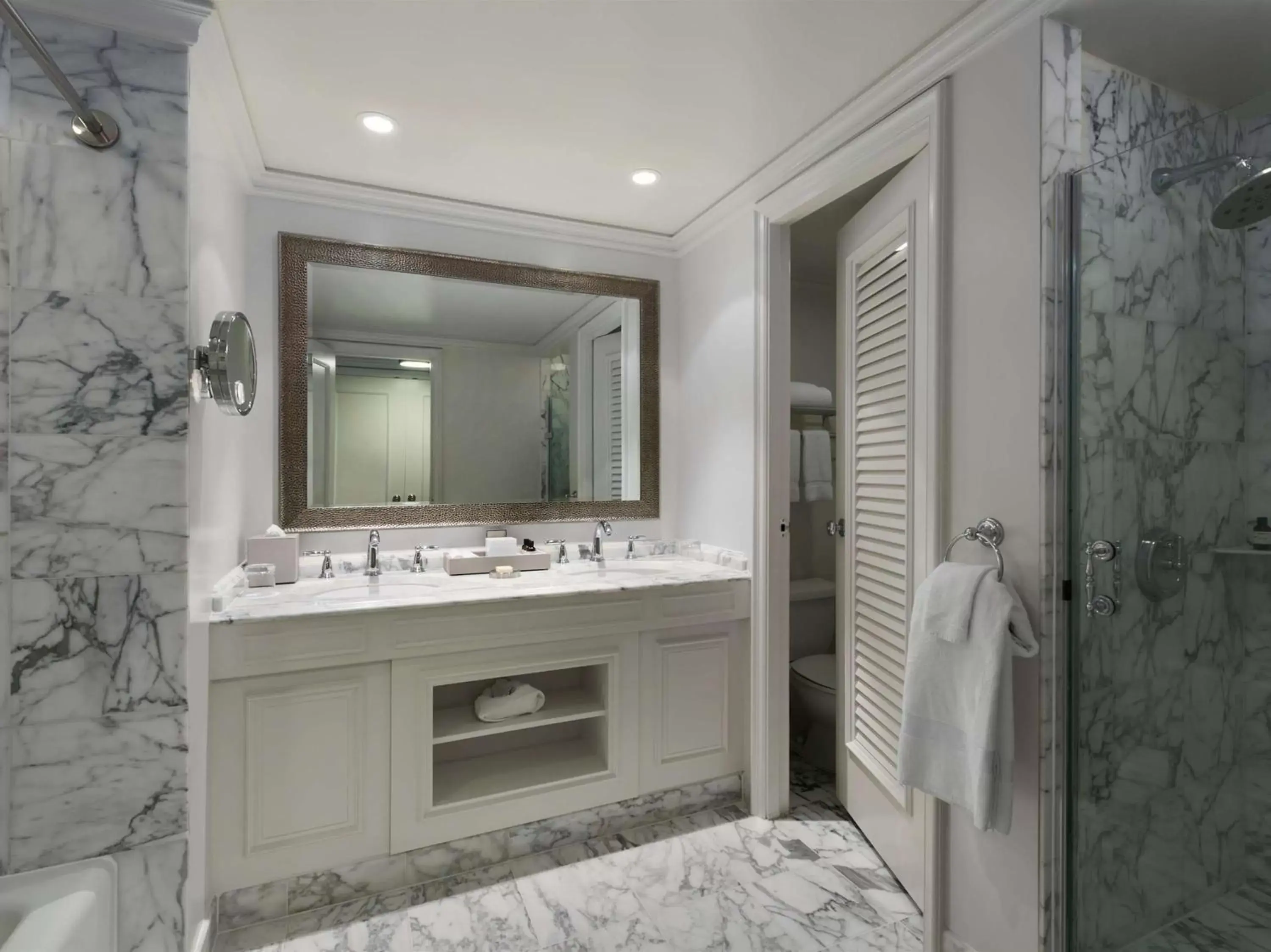 Bedroom, Bathroom in Fairmont Orchid