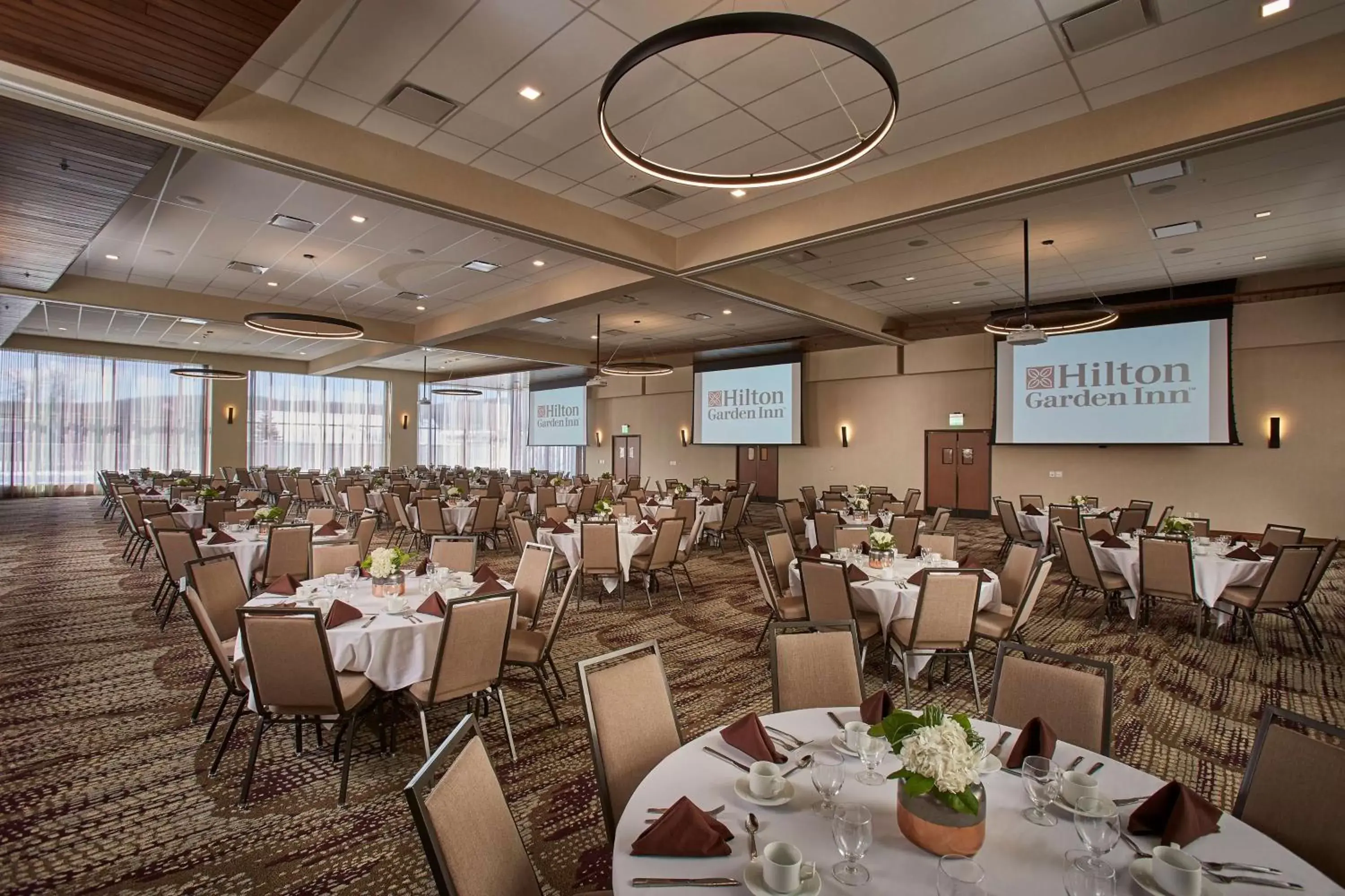 Meeting/conference room, Restaurant/Places to Eat in Hilton Garden Inn Wausau, WI
