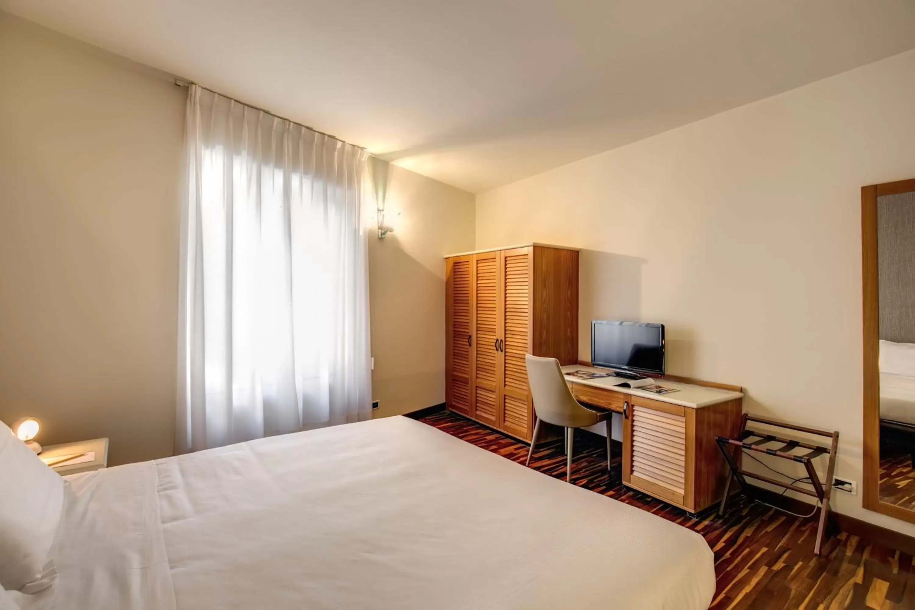 Day, Bed in Albergo Firenze