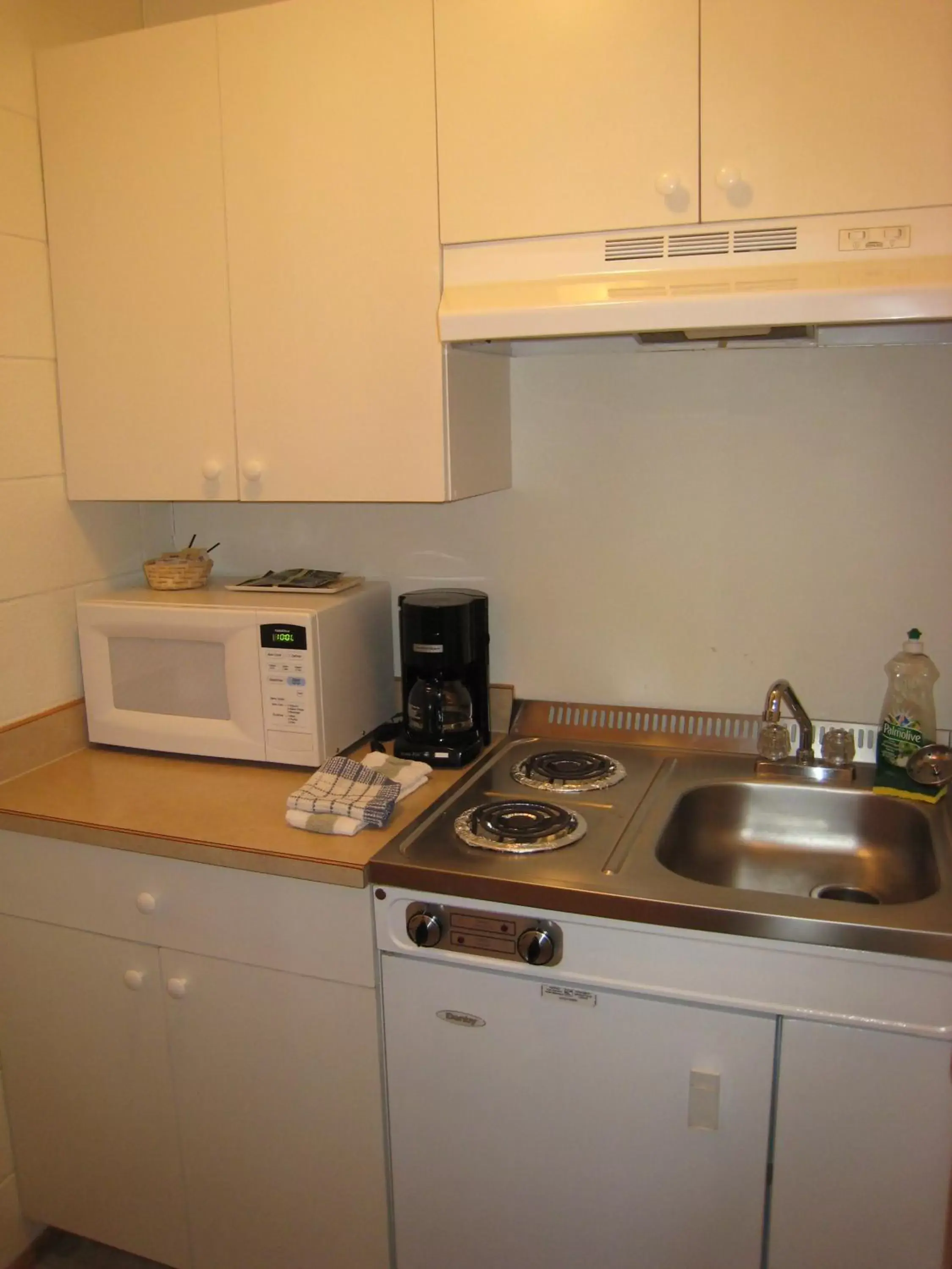 Kitchen or kitchenette, Kitchen/Kitchenette in Western Traveller Motel