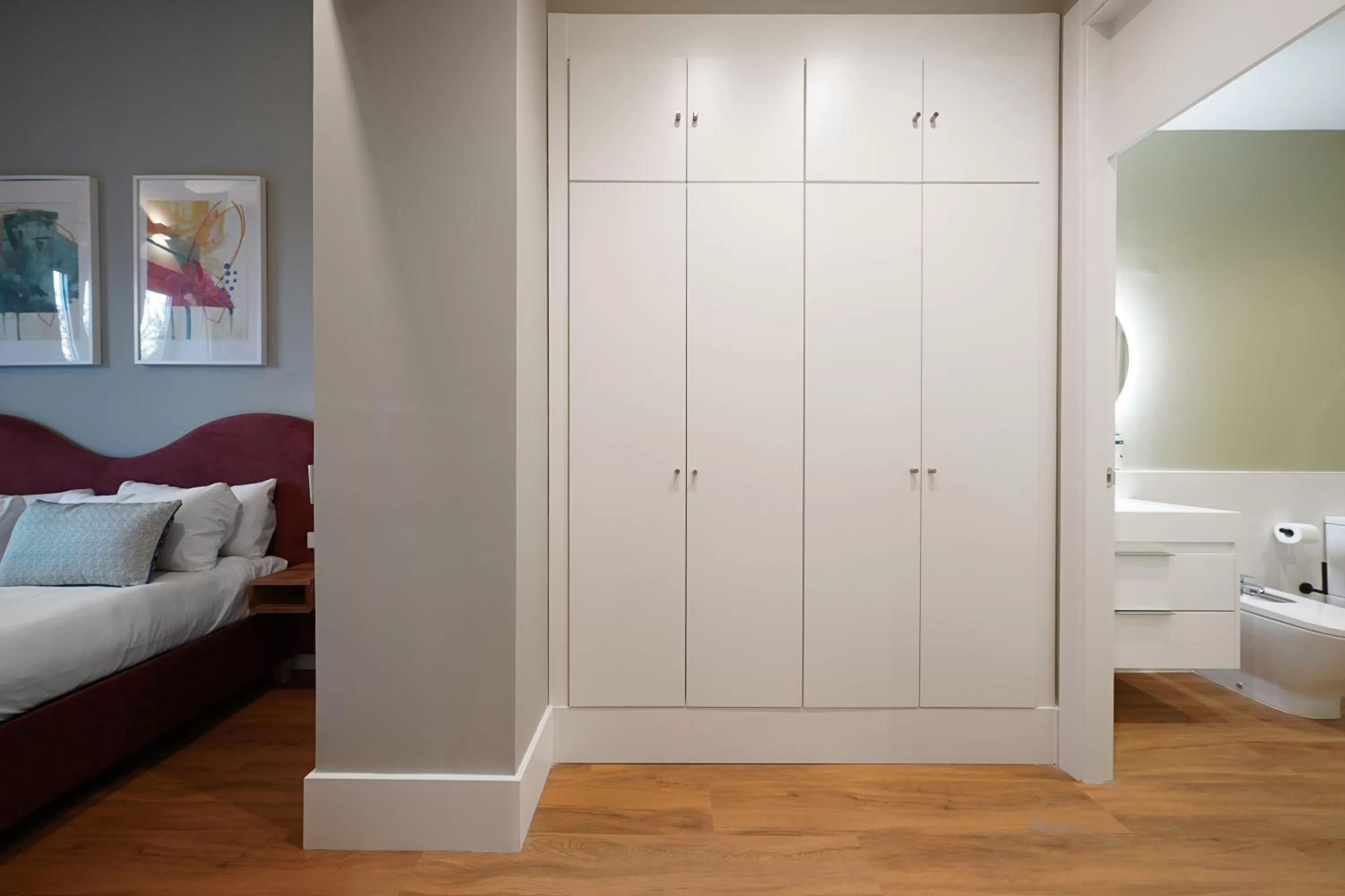 wardrobe, Bed in Numa Seville Prestigio