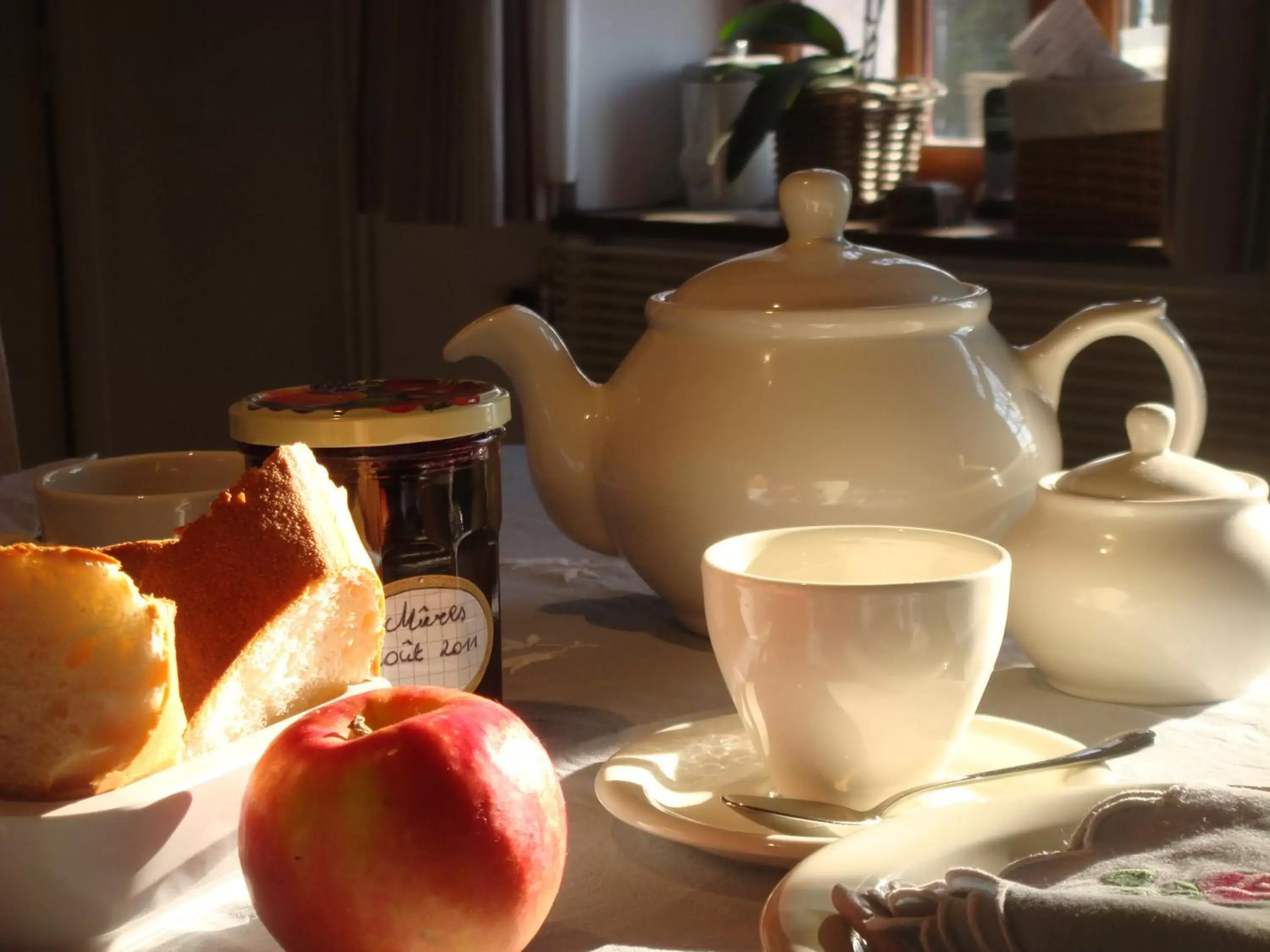 Continental breakfast in Le Bout Du Monde