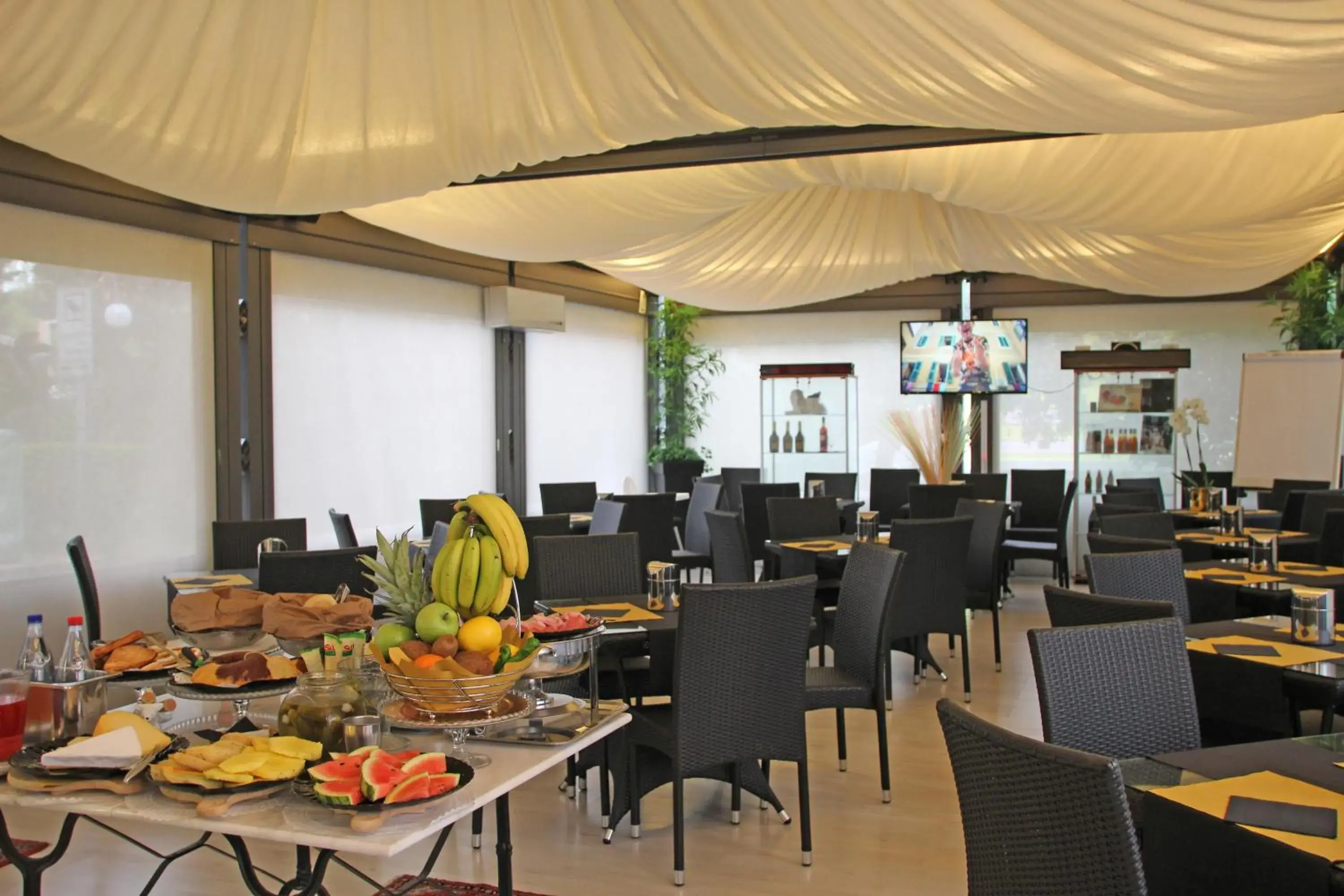 Buffet breakfast, Restaurant/Places to Eat in Park Hotel Villa Leon d'Oro