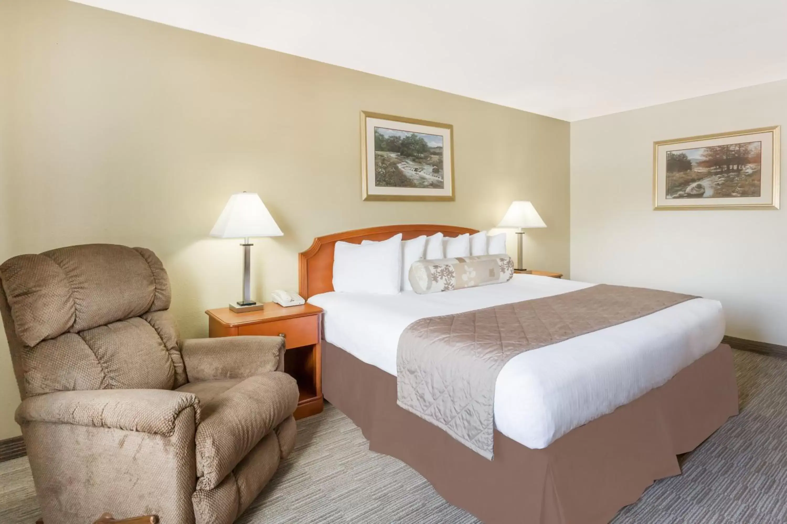 Bedroom, Bed in Ramada by Wyndham Ely Bedroom, Bed in Ramada by Wyndham Ely