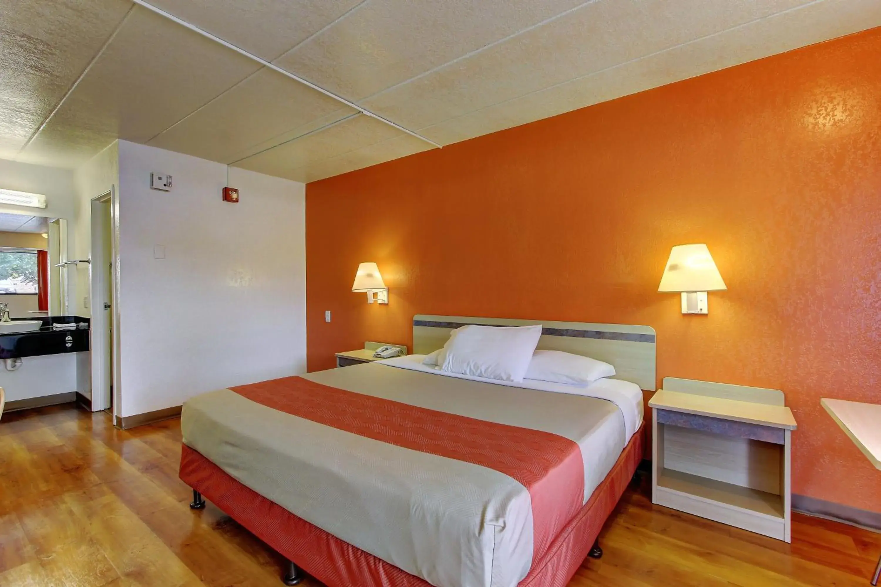 Bedroom, Bed in Motel 6-York, PA