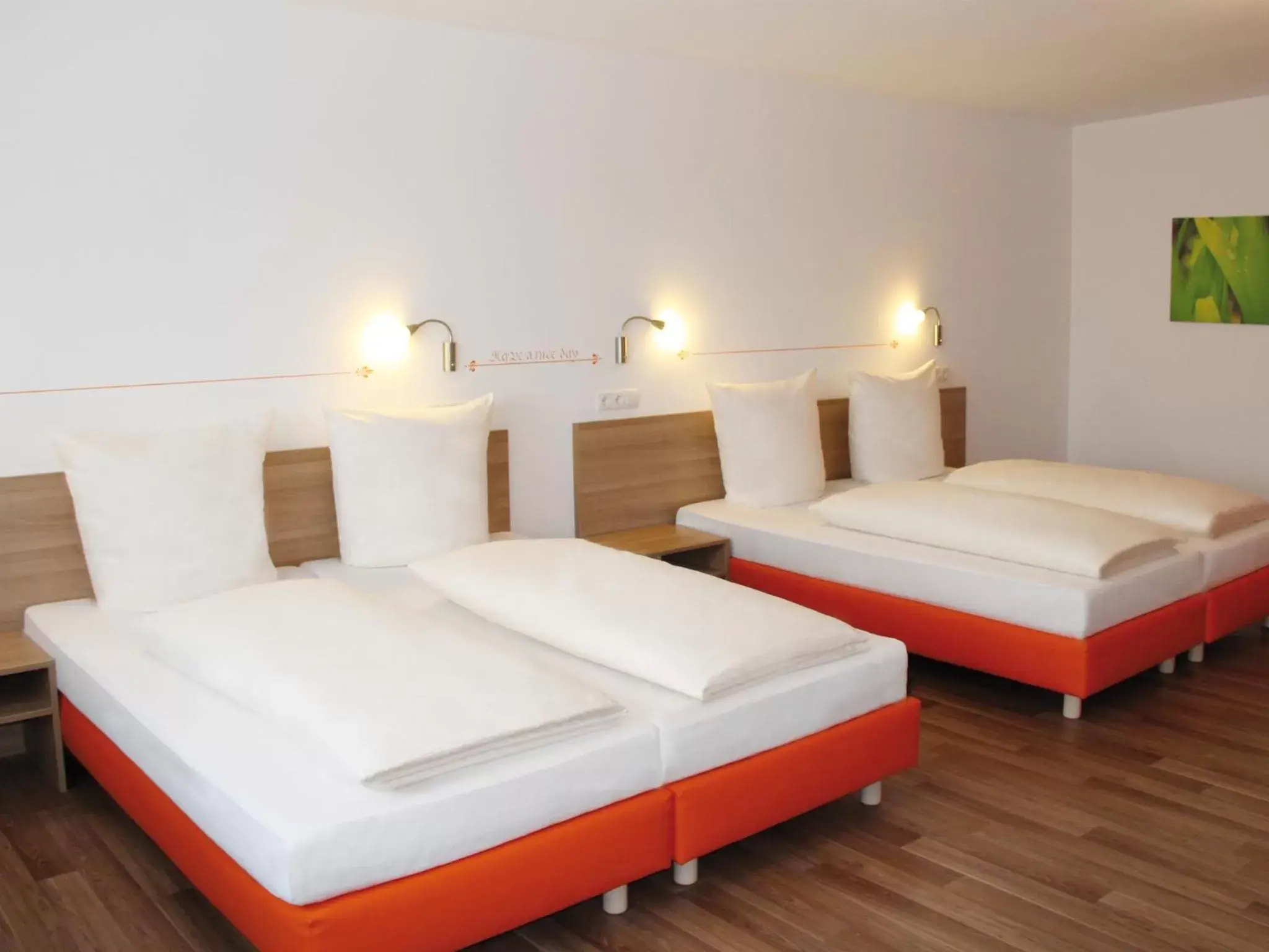 Photo of the whole room, Bed in Orange Hotel und Apartments