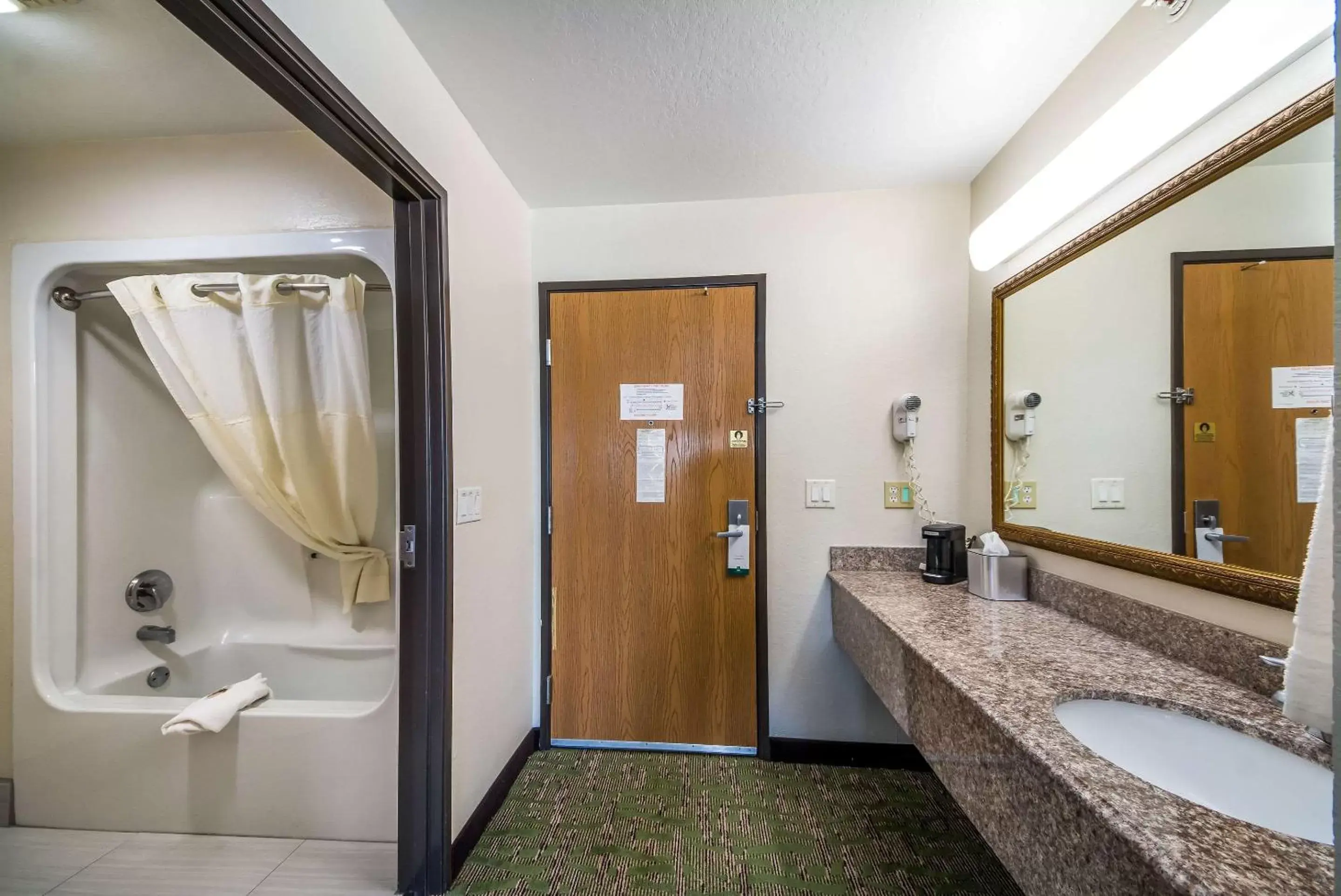 Bathroom in Quality Suites San Antonio