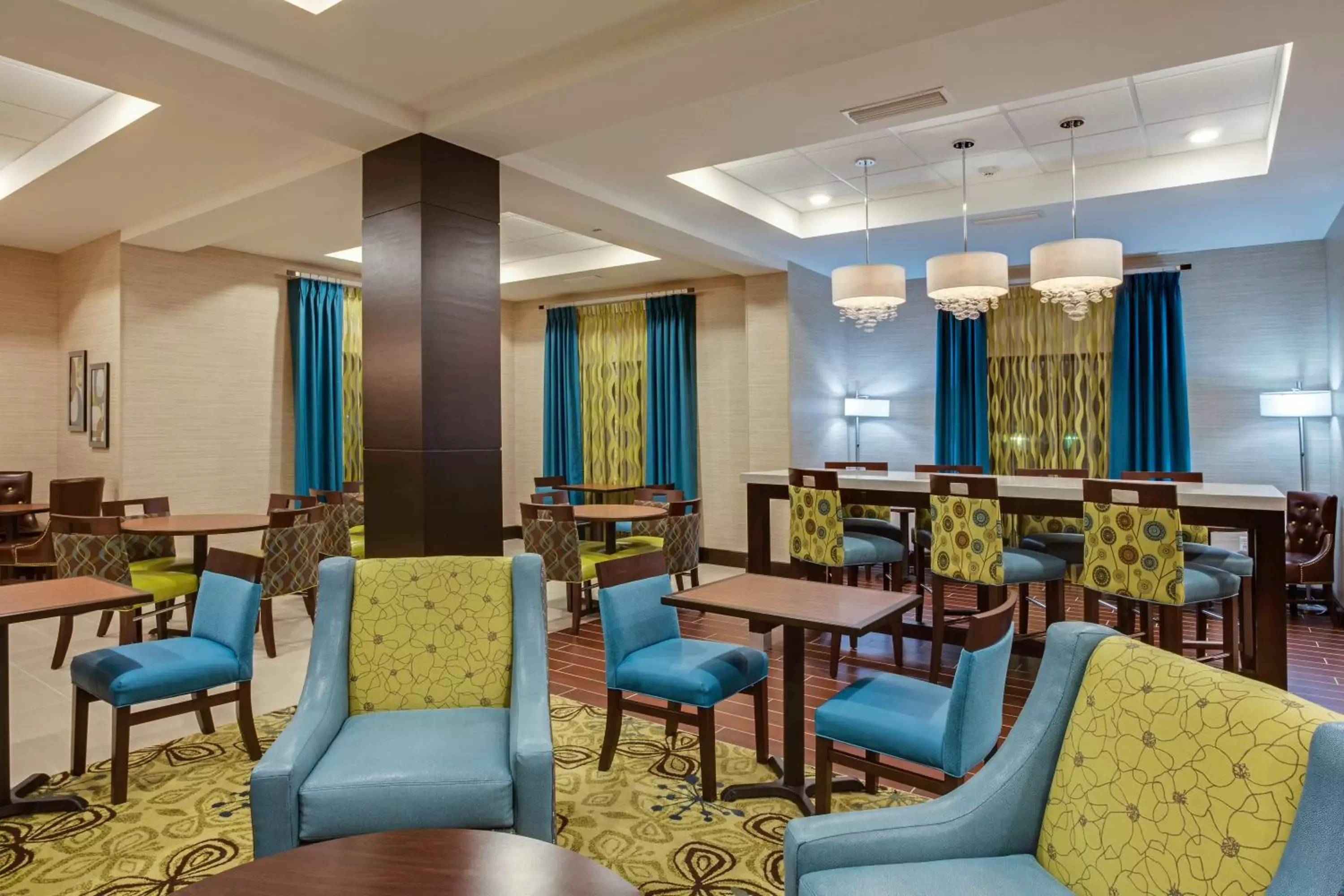 Breakfast, Restaurant/Places to Eat in Holiday Inn Express Hotel & Suites Orlando East-UCF Area, an IHG Hotel