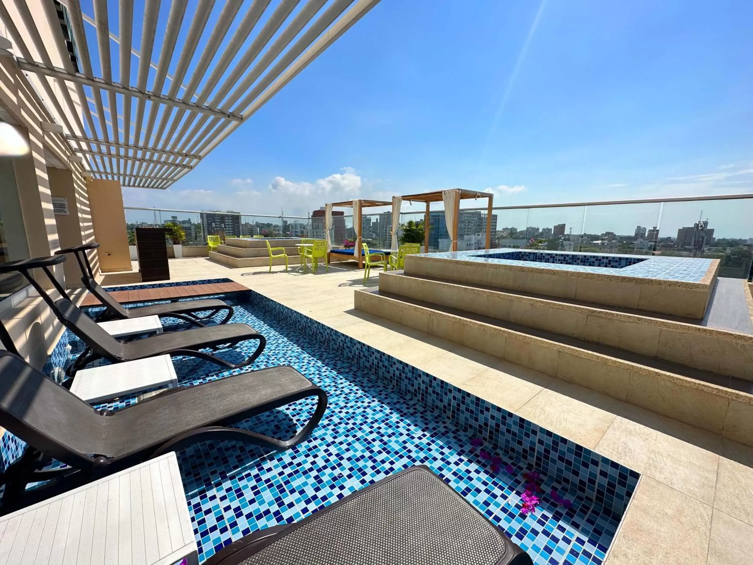 Solarium, Swimming Pool in Wyndham Garden Barranquilla