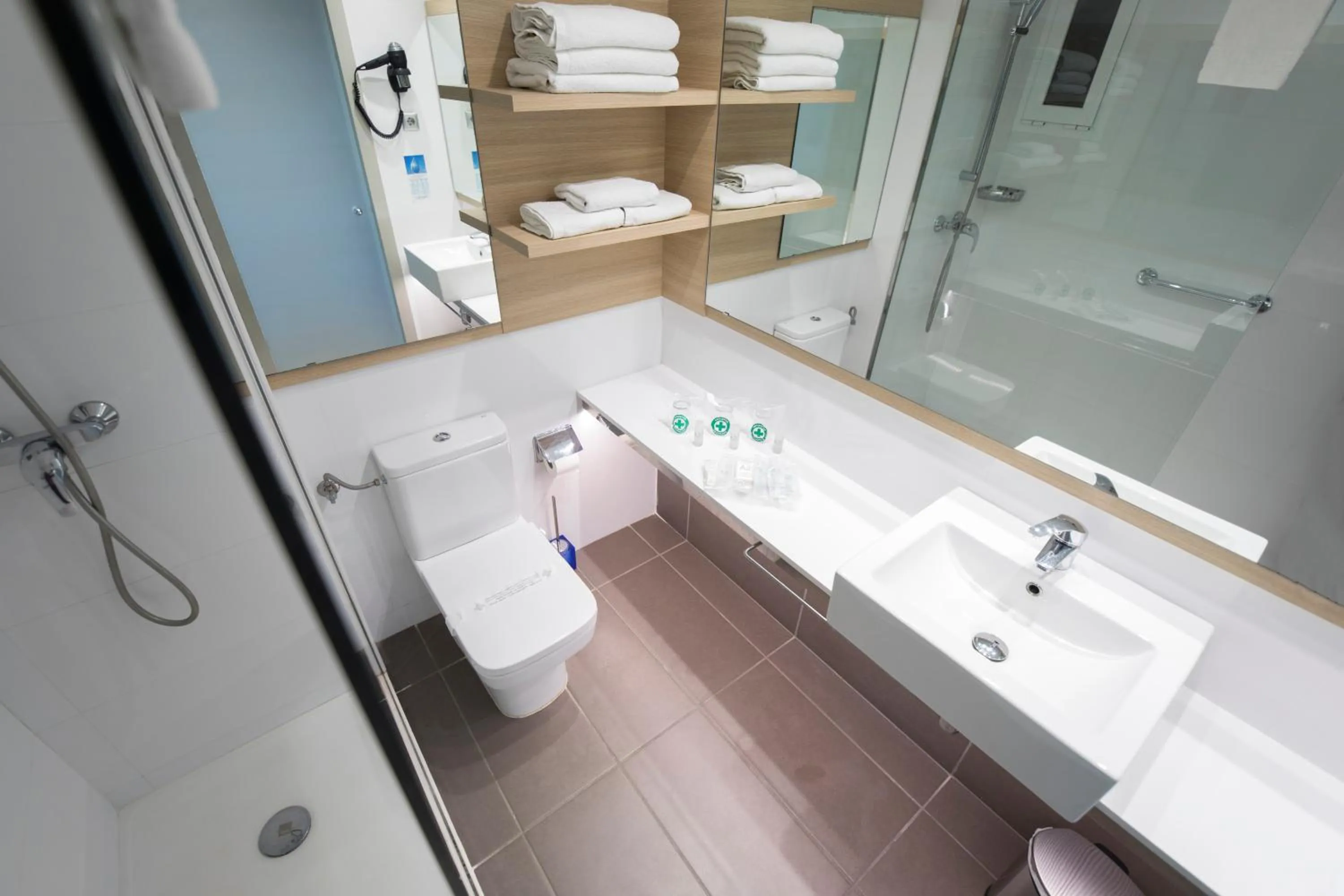 Shower in Hotel Augustus