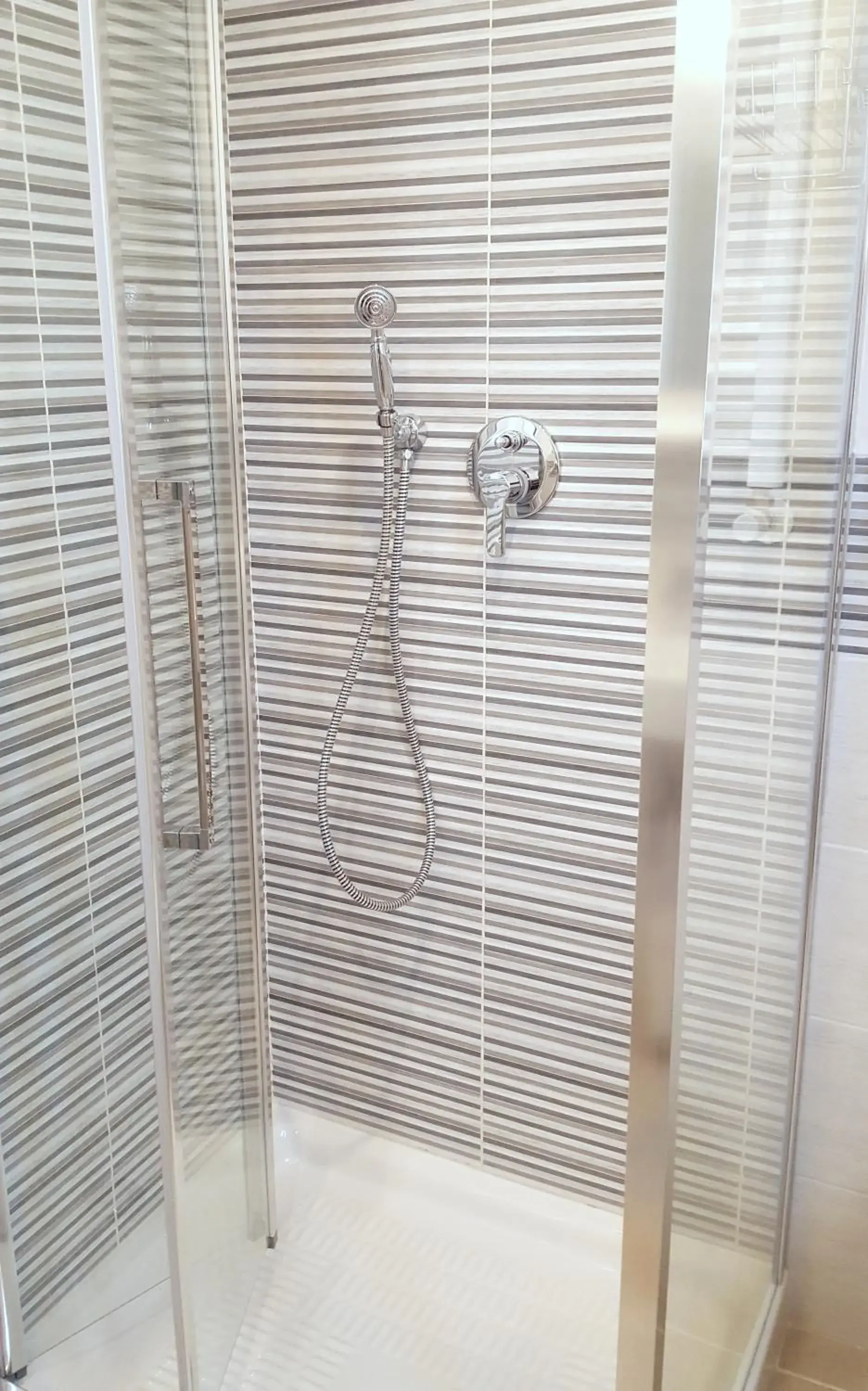 Shower, Bathroom in Hotel Luxor Florence