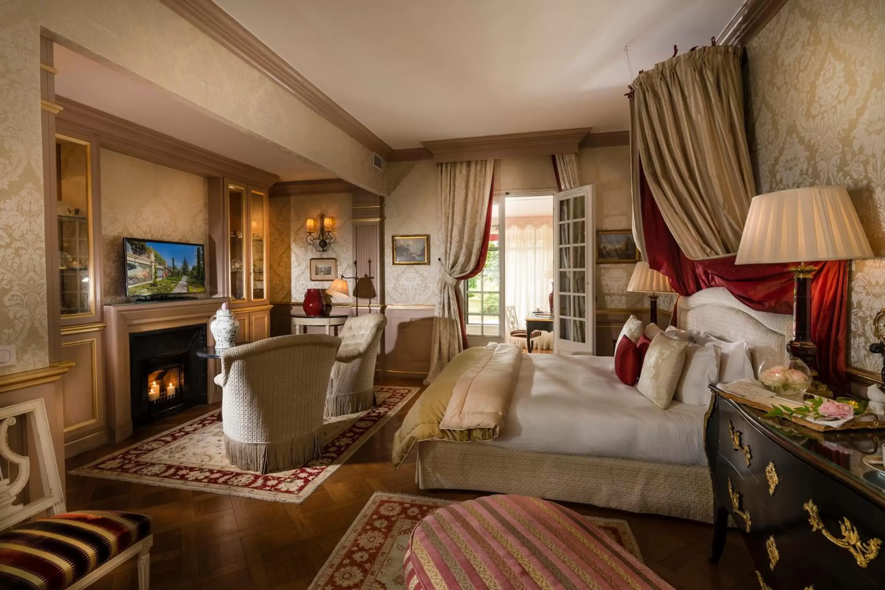 Bedroom, Lounge/Bar in Villa Gallici Hôtel & Spa