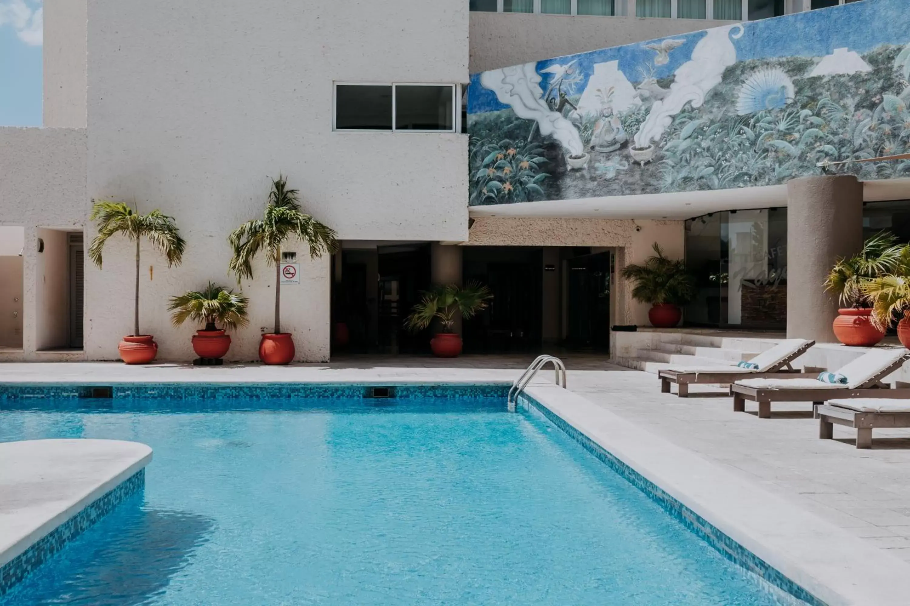 Swimming Pool in Hotel Los Aluxes