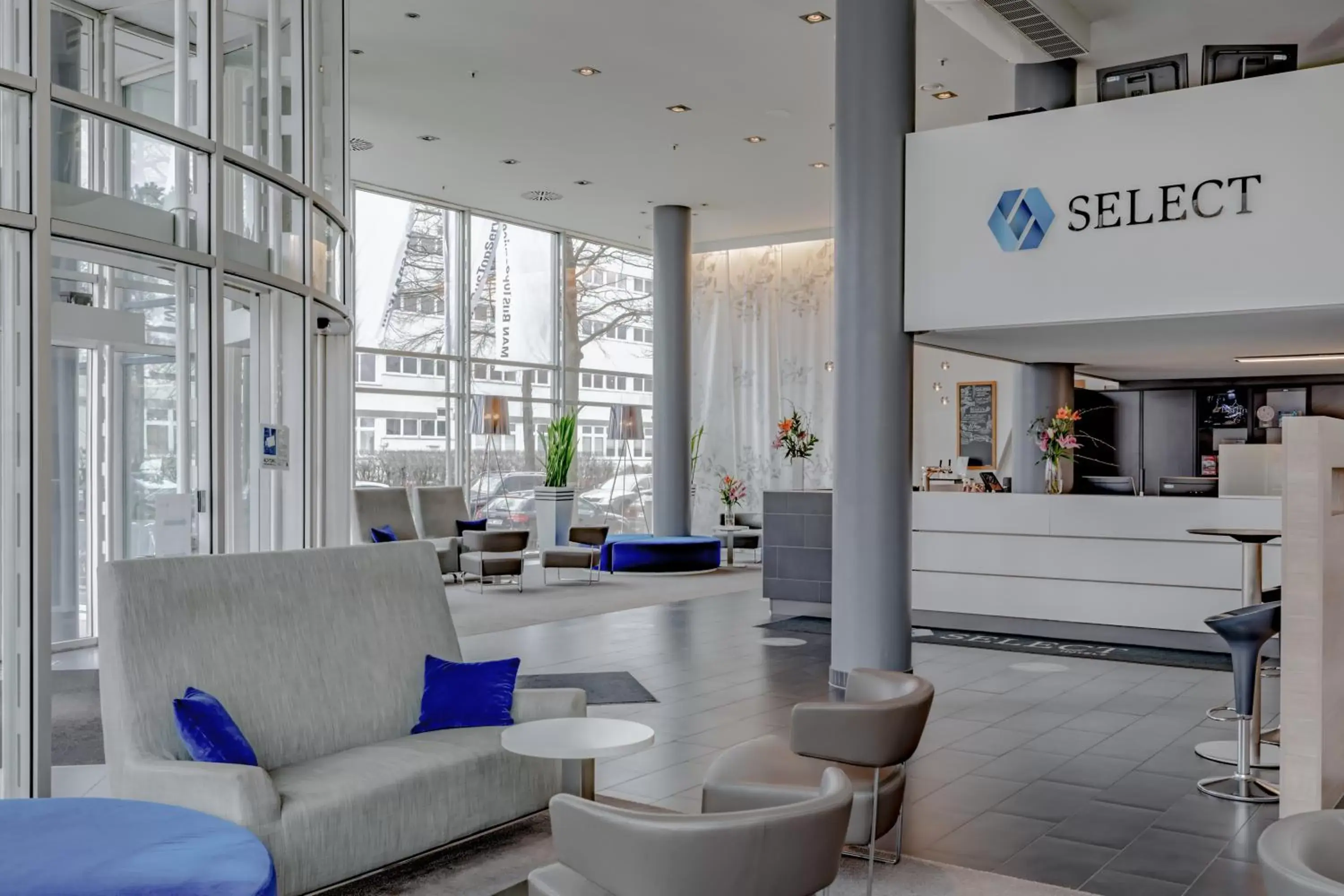 Lobby or reception in Select Hotel Berlin Spiegelturm